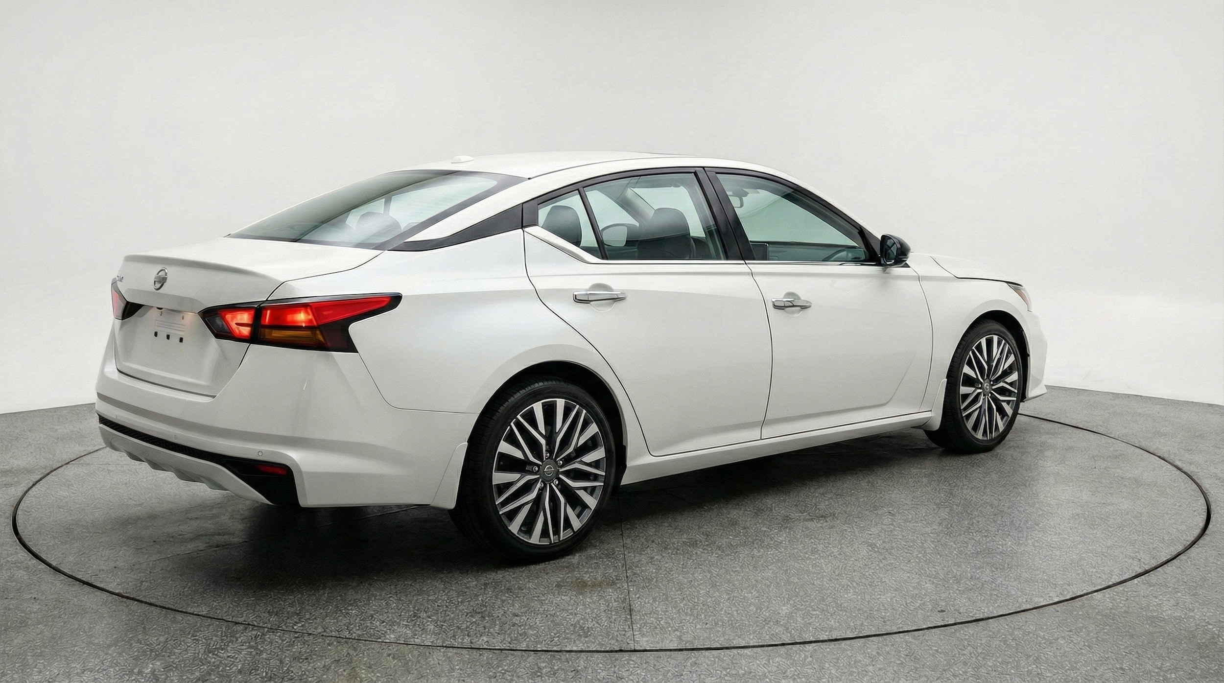 Thumbnail: 2025 Nissan Altima - 9