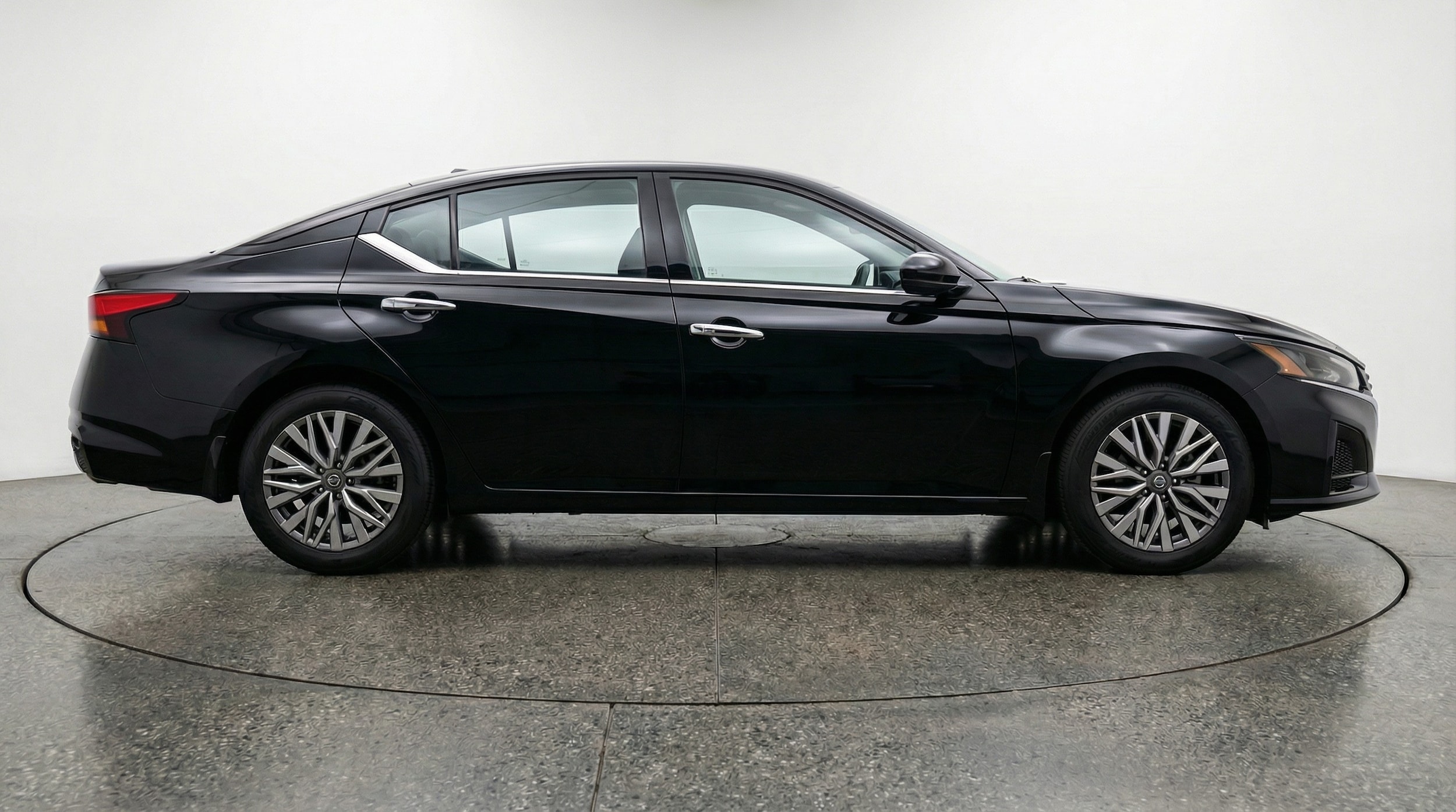 Thumbnail: 2025 Nissan Altima - 8