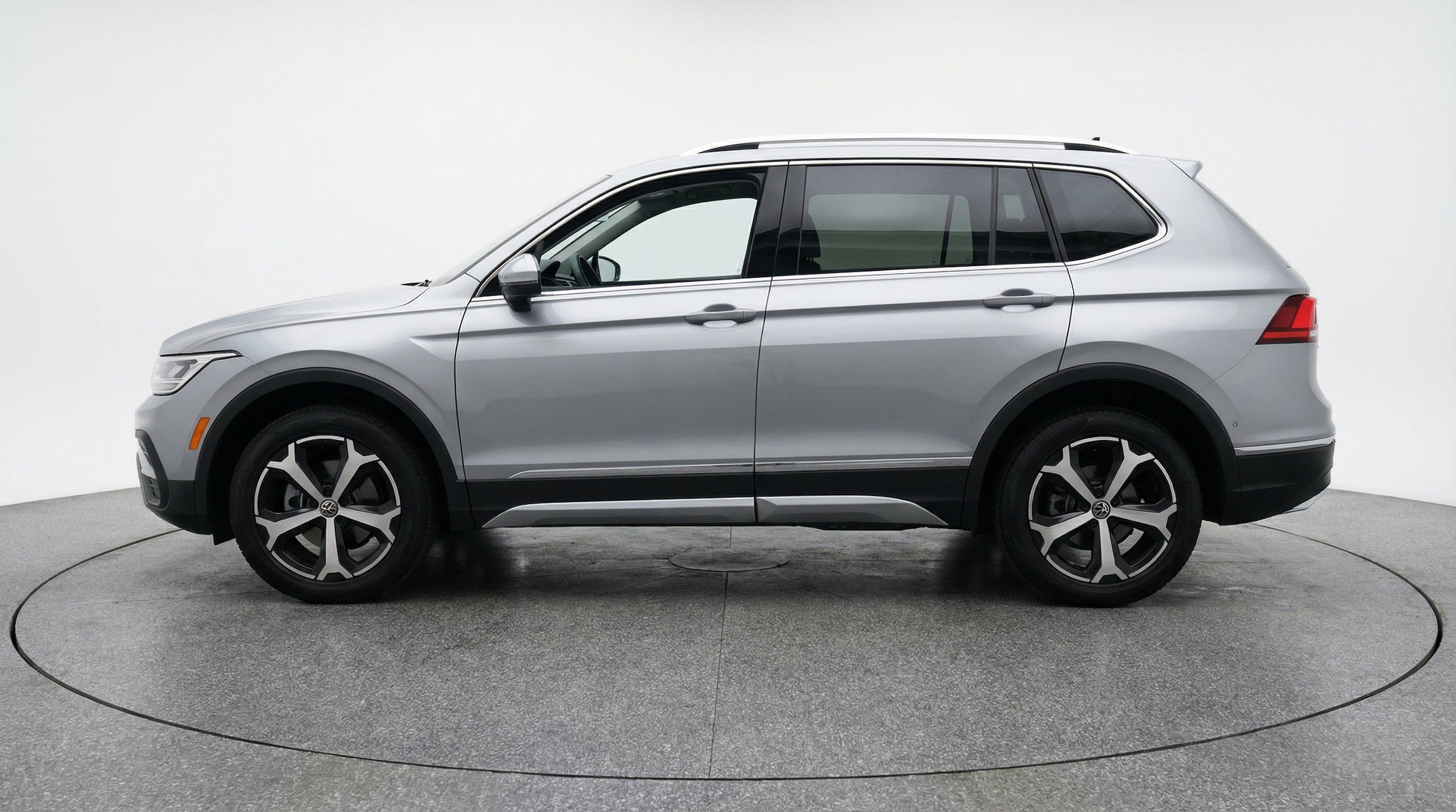 Thumbnail: 2026 Volkswagen Tiguan - 5