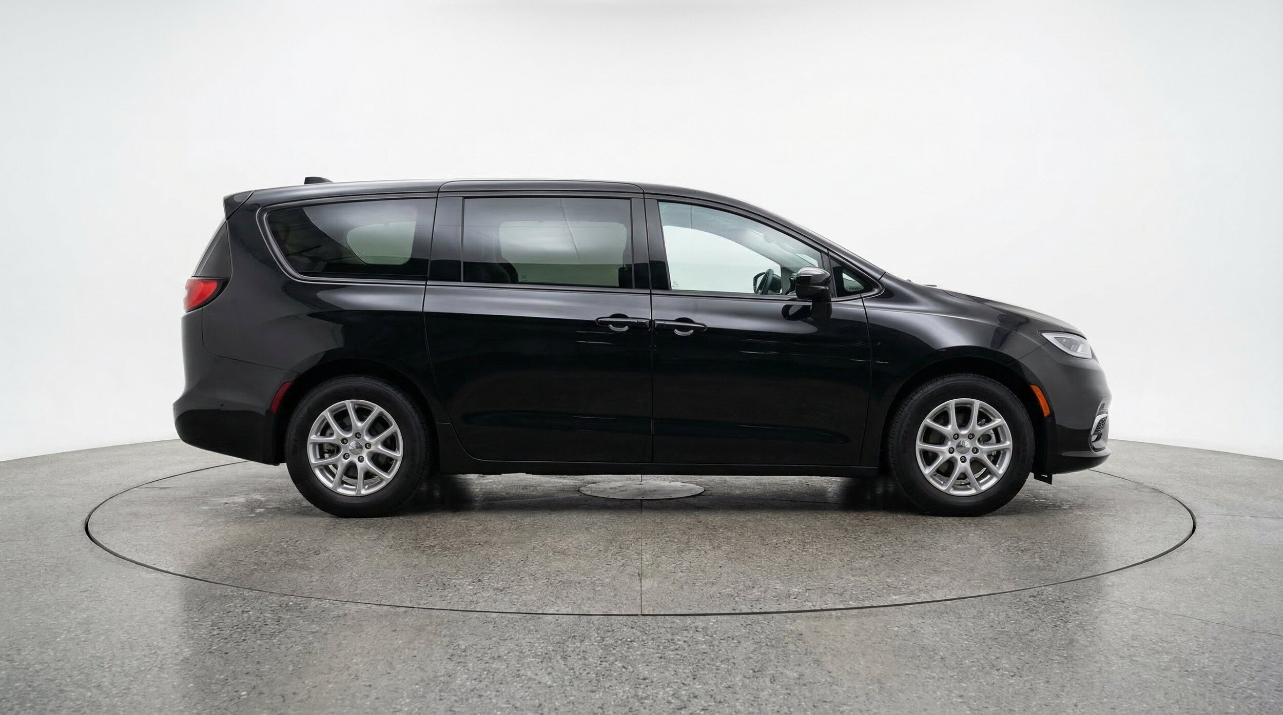 Thumbnail: 2024 Chrysler Voyager - 11