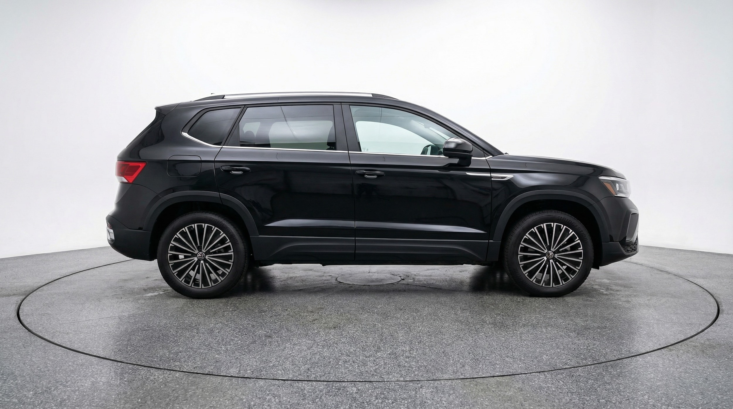 Thumbnail: 2025 Volkswagen Taos - 8