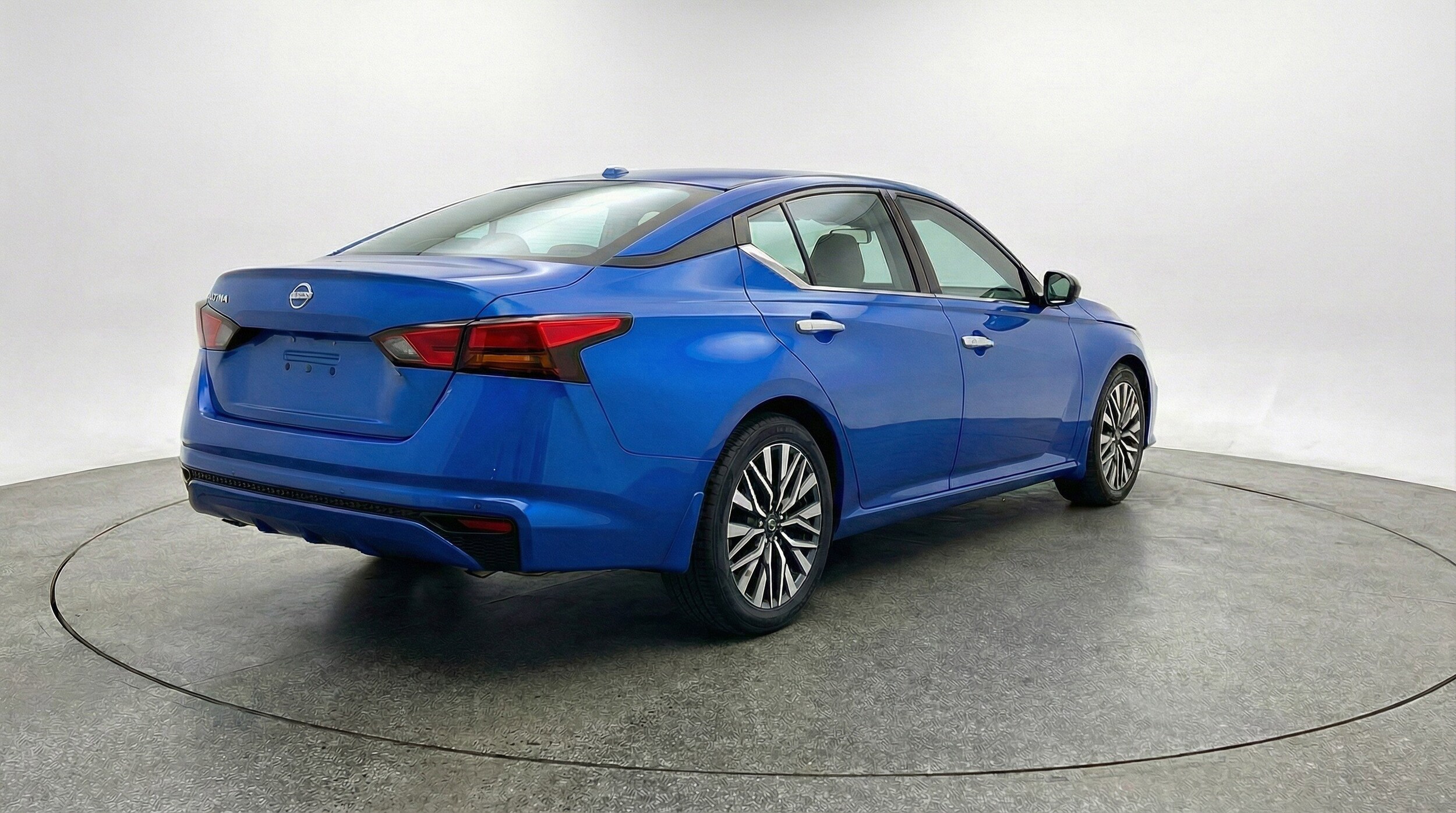 Thumbnail: 2025 Nissan Altima - 9