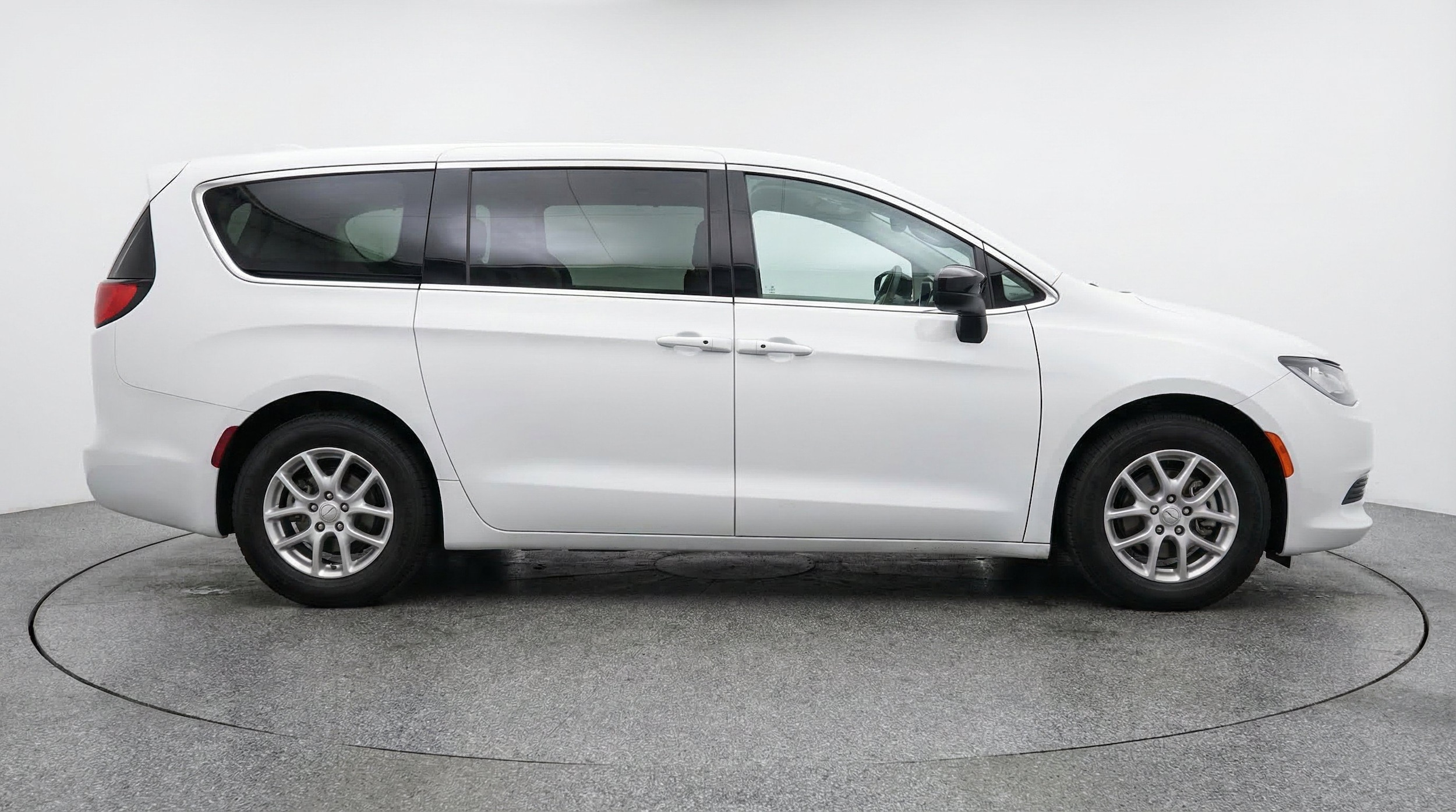 Thumbnail: 2024 Chrysler Voyager - 11