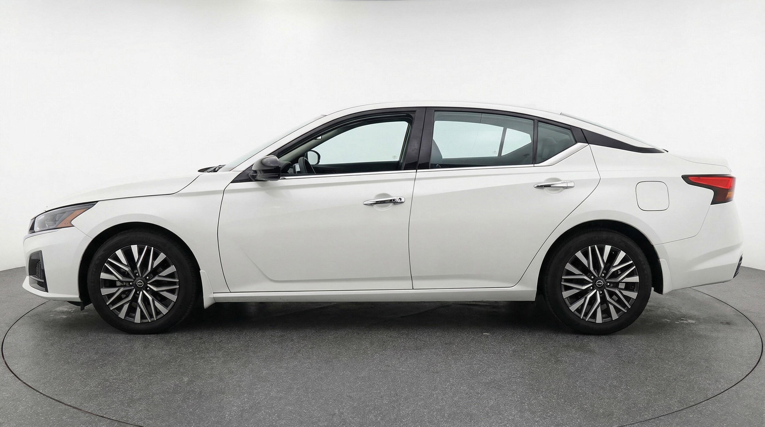 Thumbnail: 2025 Nissan Altima - 5