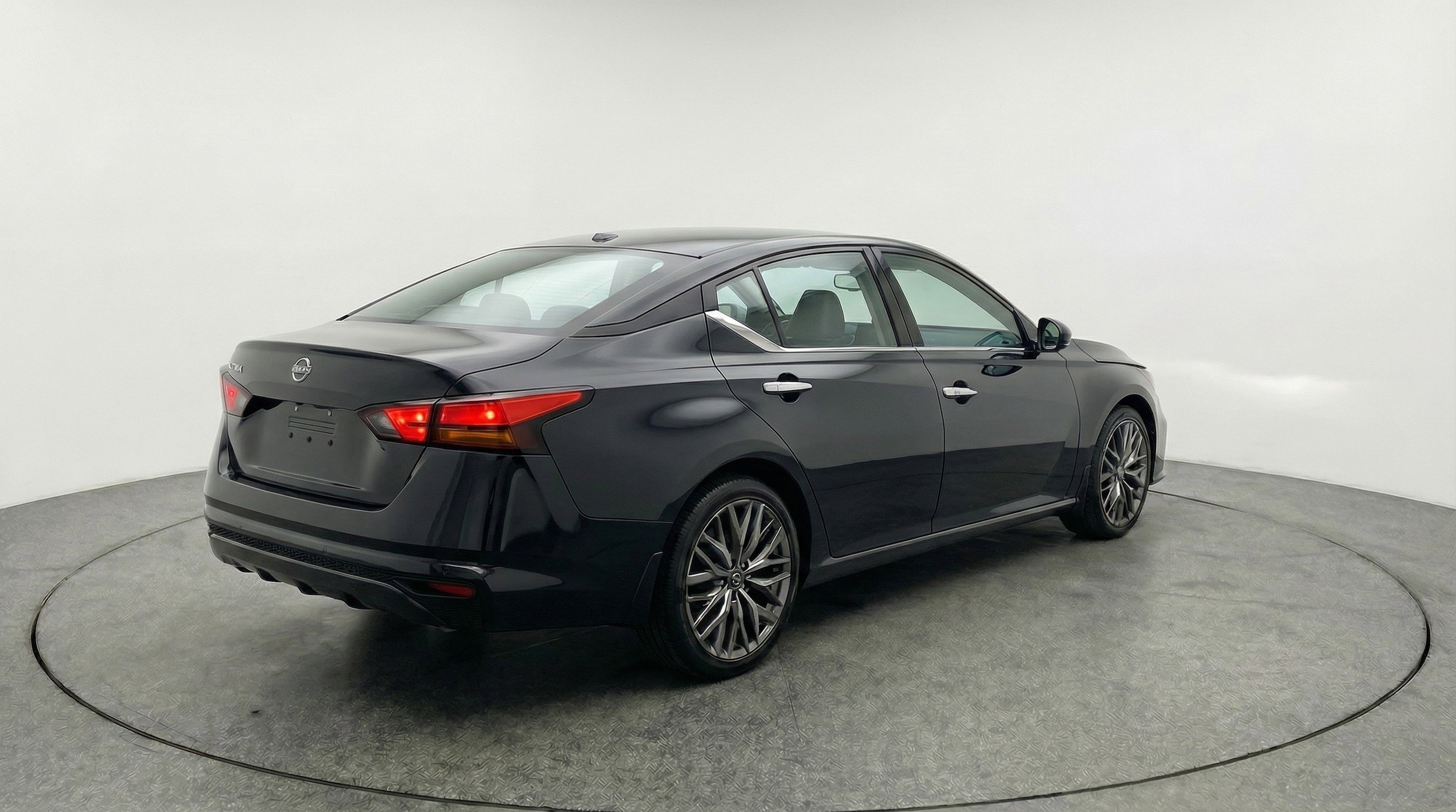 Thumbnail: 2025 Nissan Altima - 9