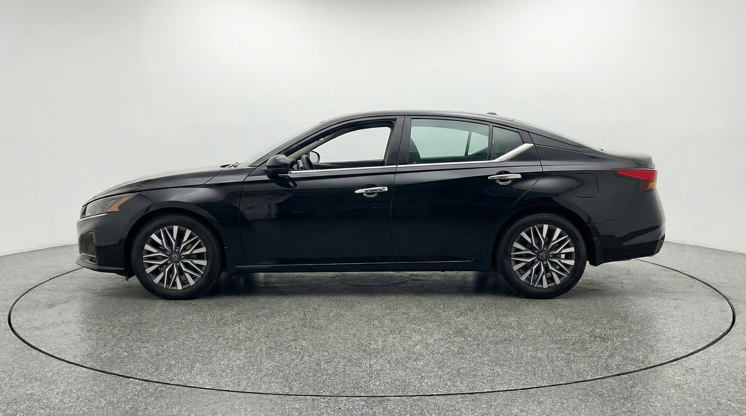 Thumbnail: 2025 Nissan Altima - 4