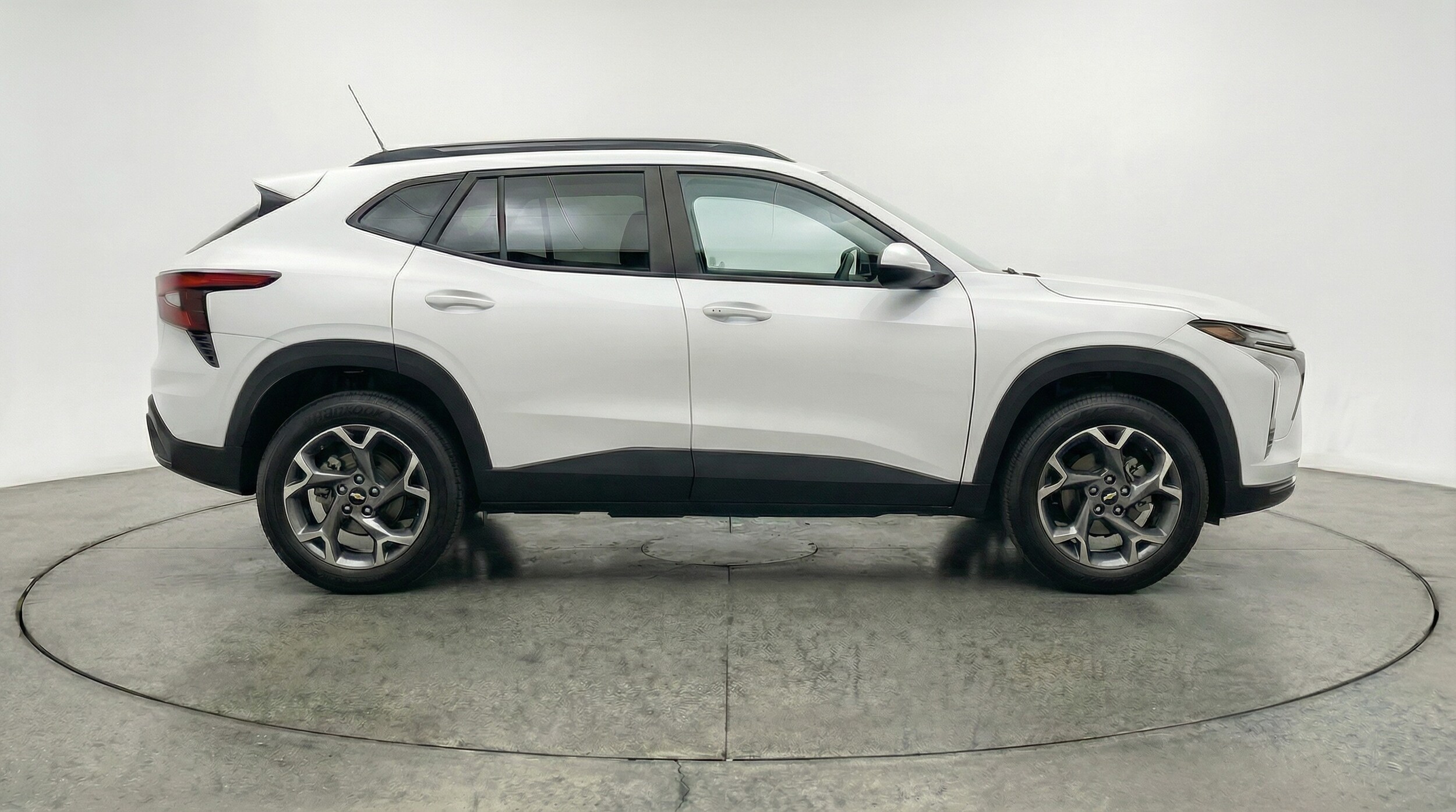 Thumbnail: 2025 Chevrolet Trax - 8