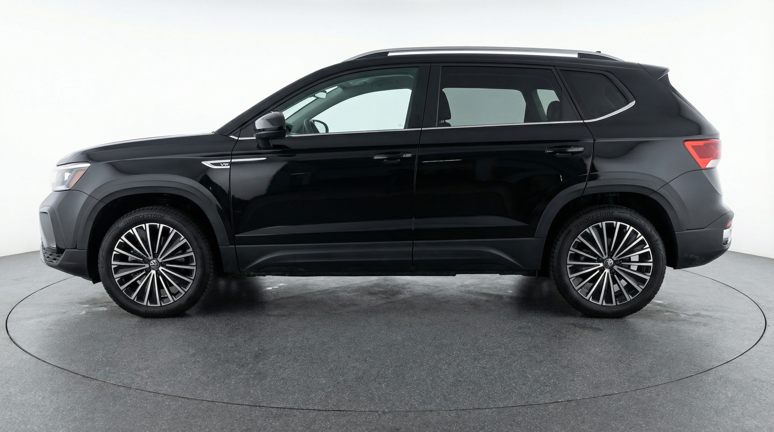 Thumbnail: 2025 Volkswagen Taos - 4