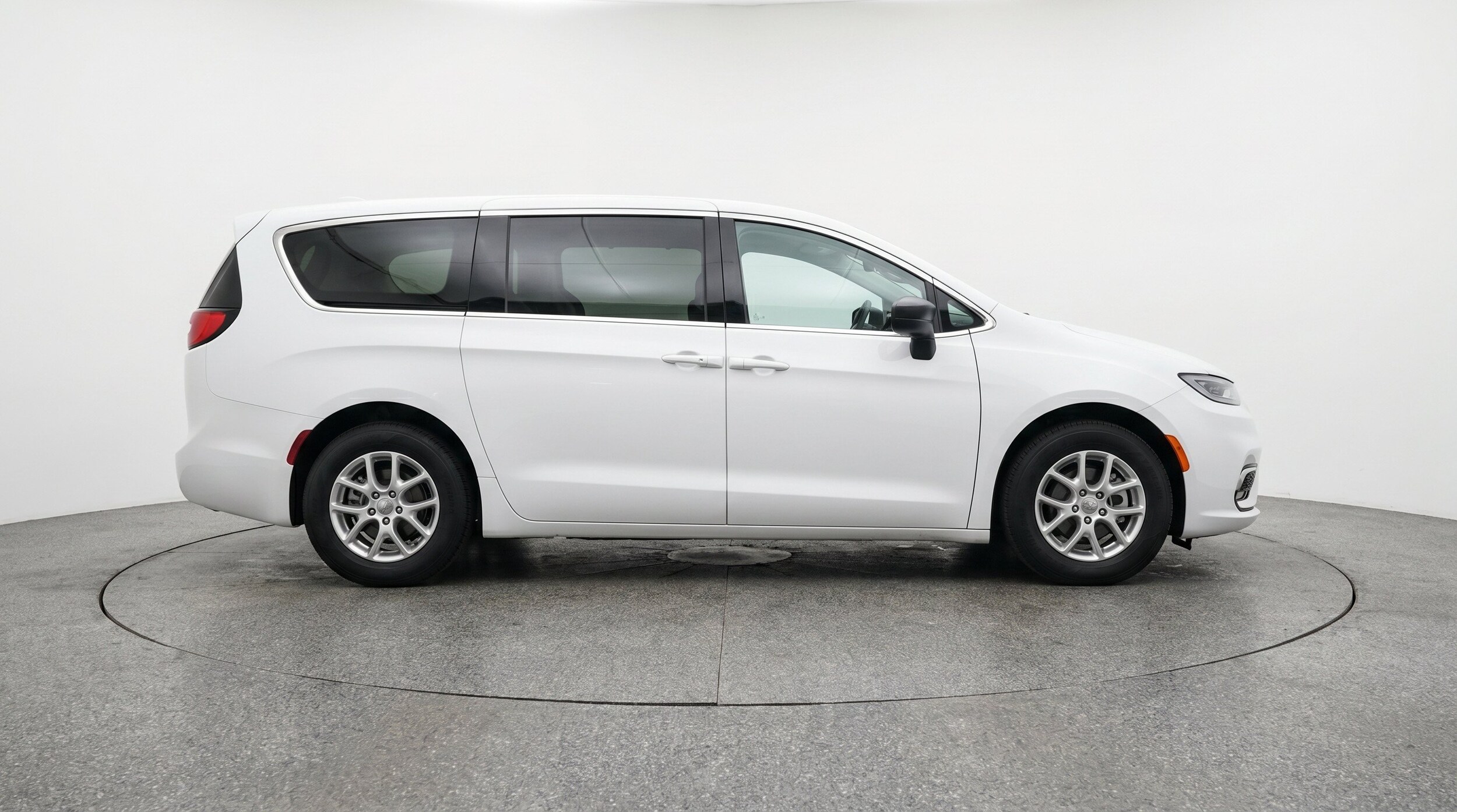 Thumbnail: 2024 Chrysler Voyager - 11