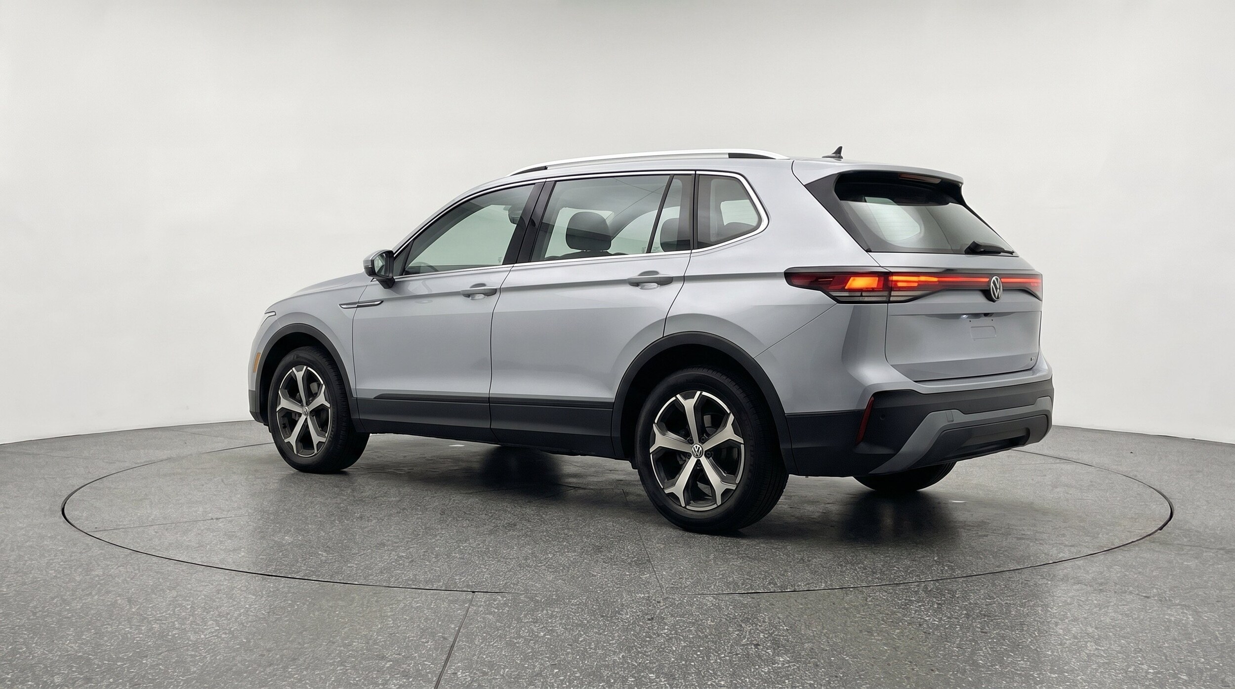 Thumbnail: 2026 Volkswagen Tiguan - 6