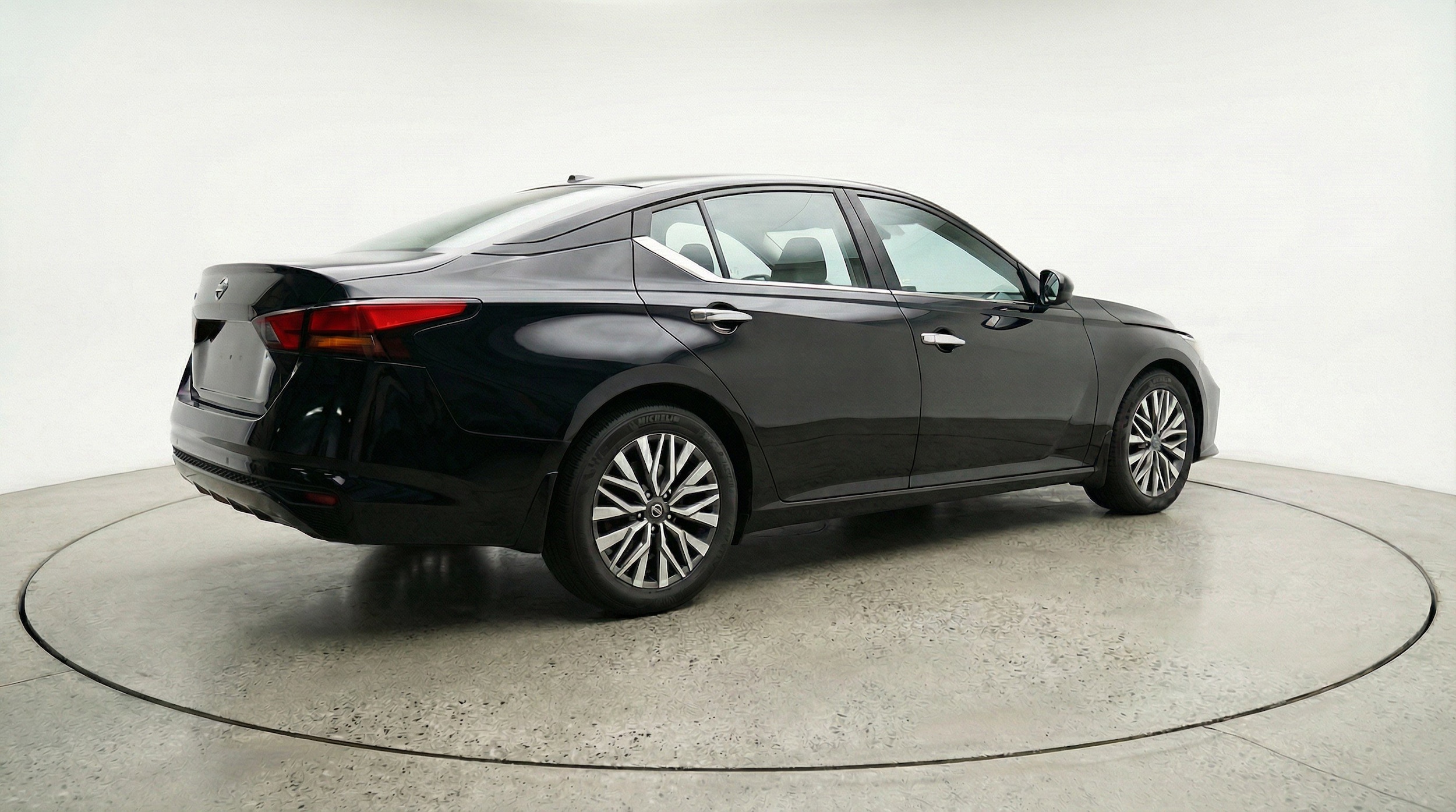 Thumbnail: 2025 Nissan Altima - 9