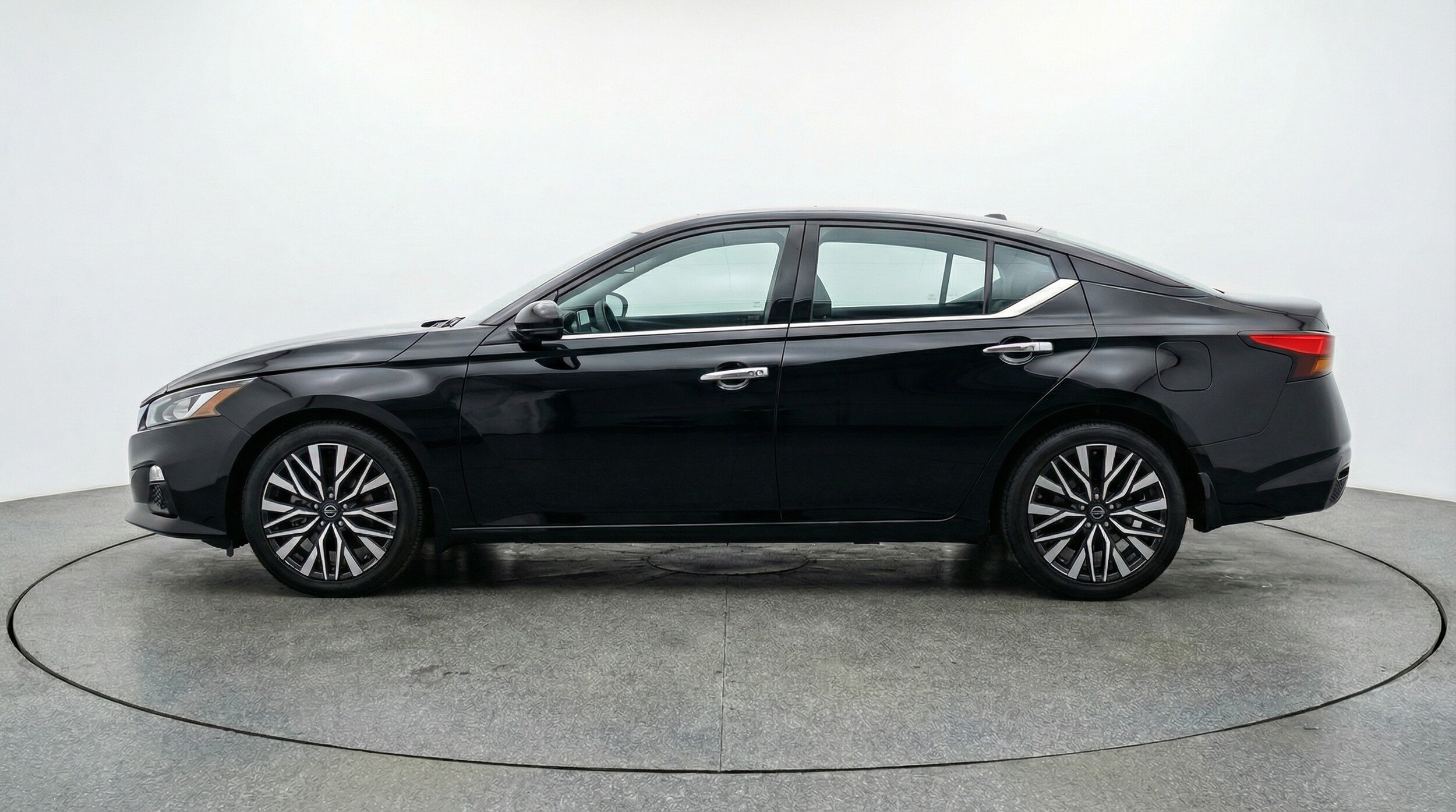 Thumbnail: 2025 Nissan Altima - 4