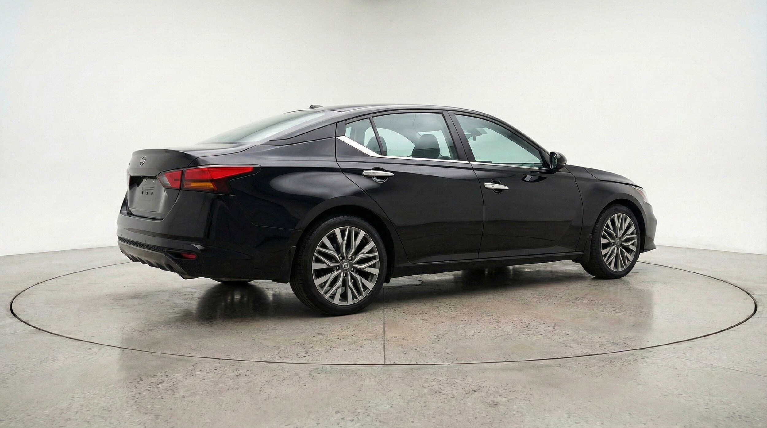 Thumbnail: 2025 Nissan Altima - 9
