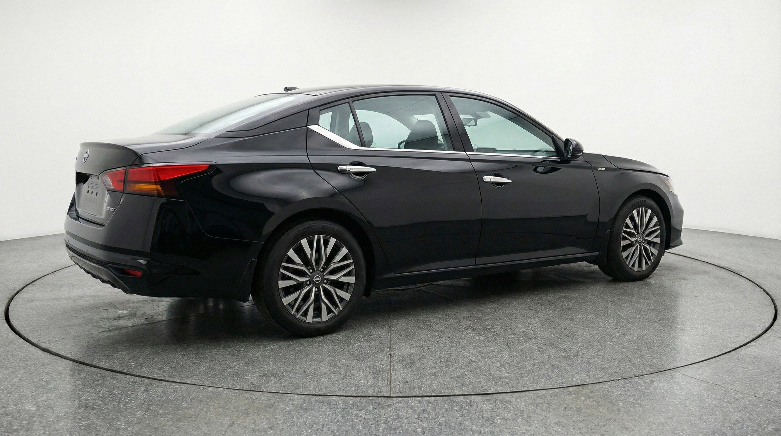 Thumbnail: 2025 Nissan Altima - 9