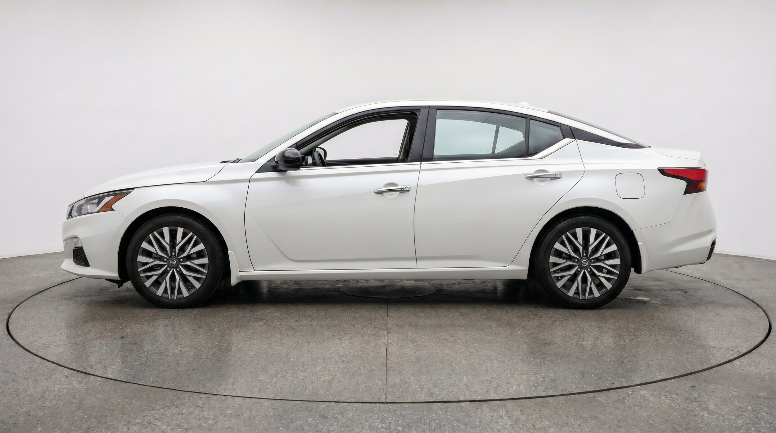 Thumbnail: 2025 Nissan Altima - 5