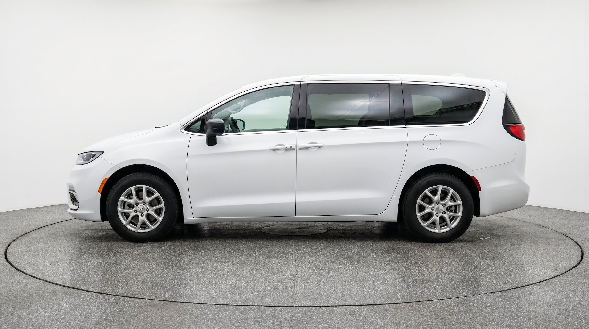 Thumbnail: 2024 Chrysler Voyager - 5