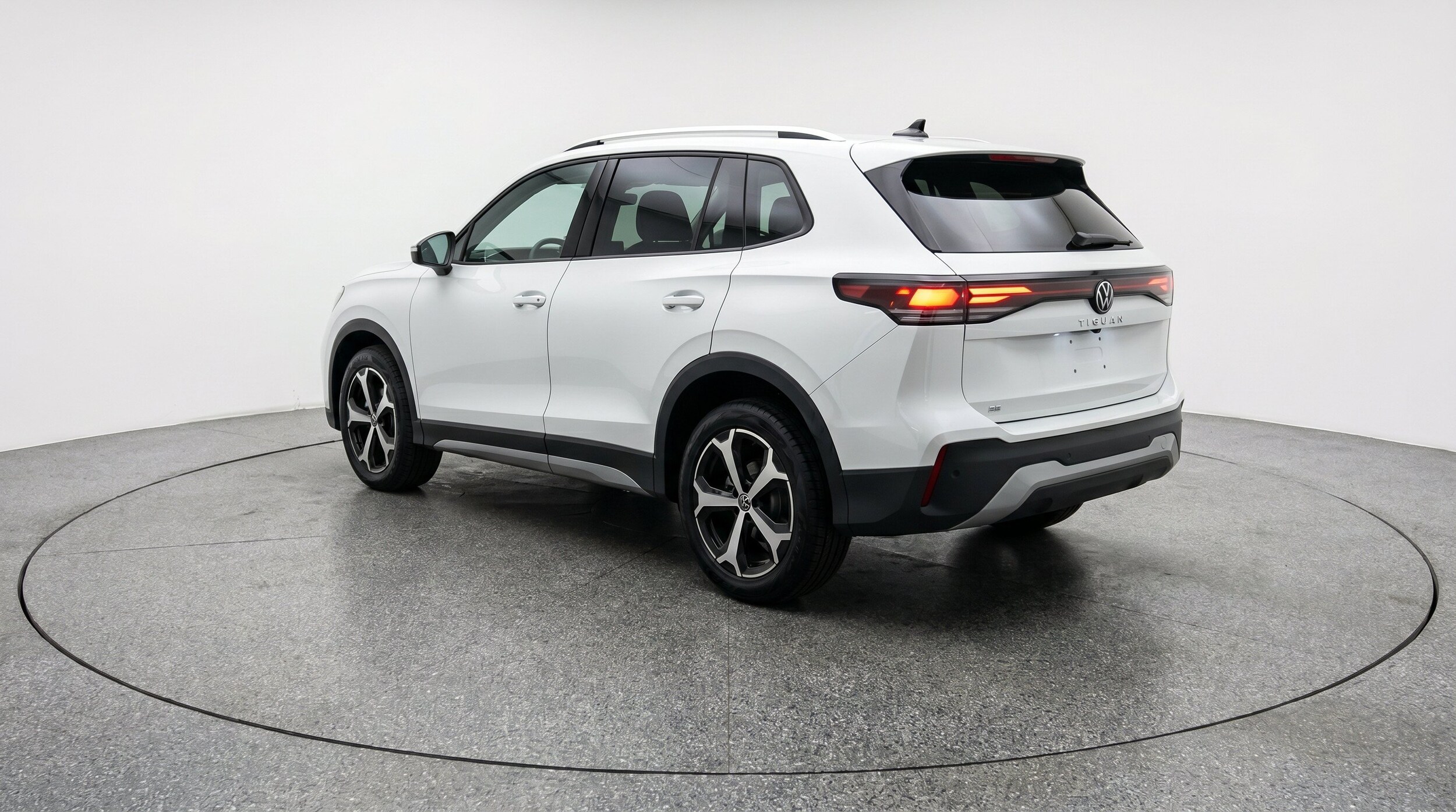 Thumbnail: 2026 Volkswagen Tiguan - 6