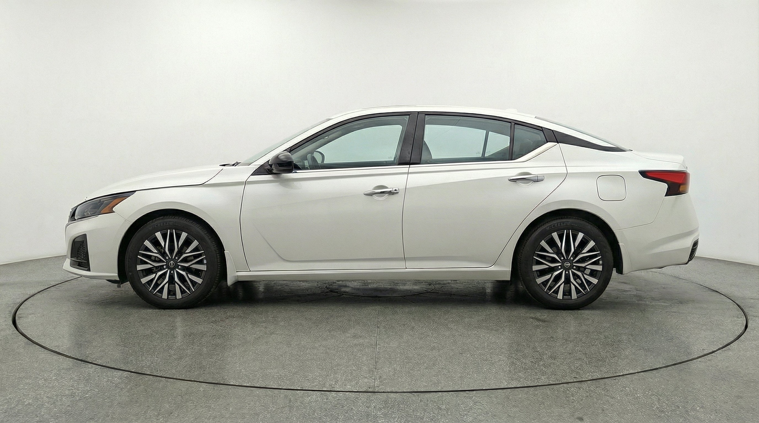 Thumbnail: 2025 Nissan Altima - 5