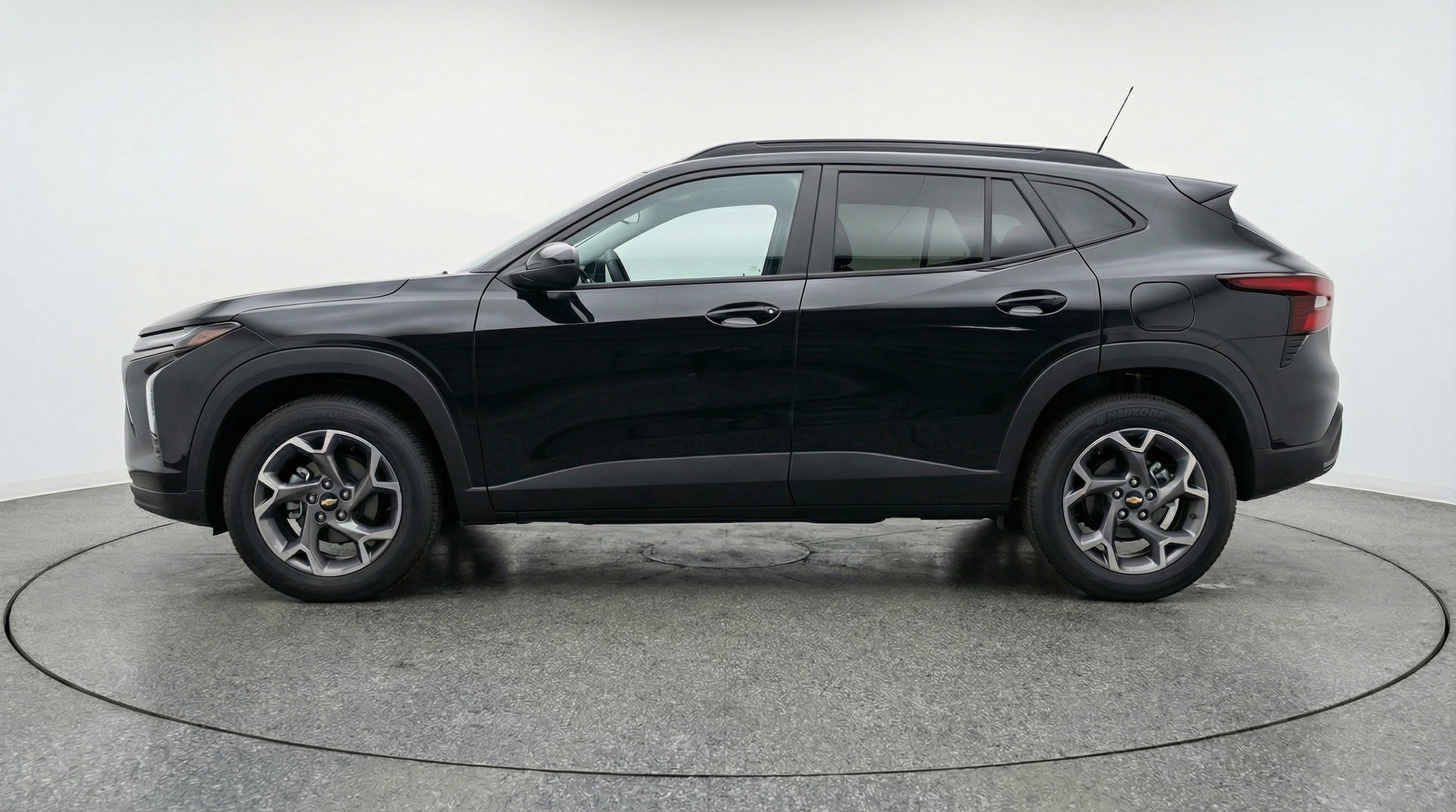 Thumbnail: 2025 Chevrolet Trax - 4