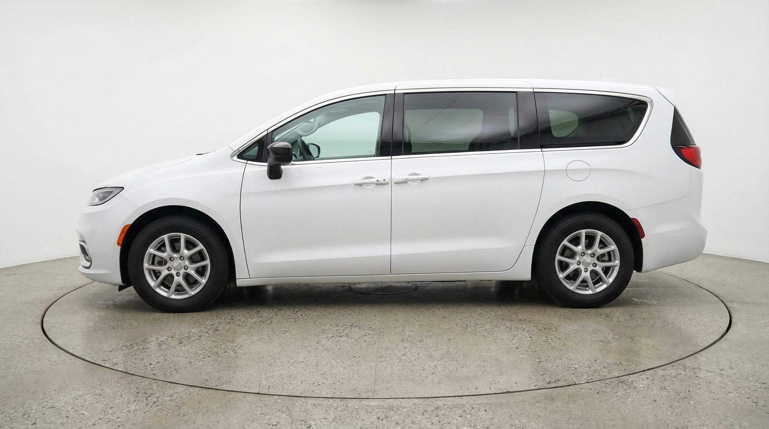 Thumbnail: 2024 Chrysler Voyager - 5