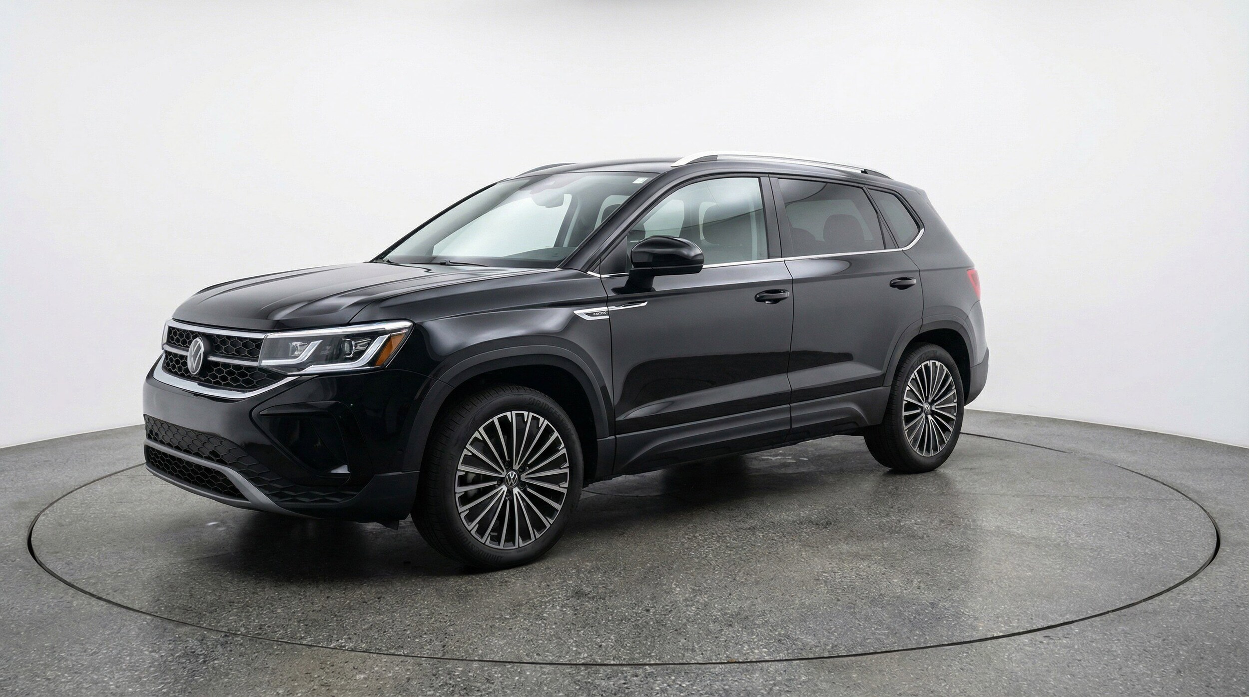 Thumbnail: 2025 Volkswagen Taos - 3