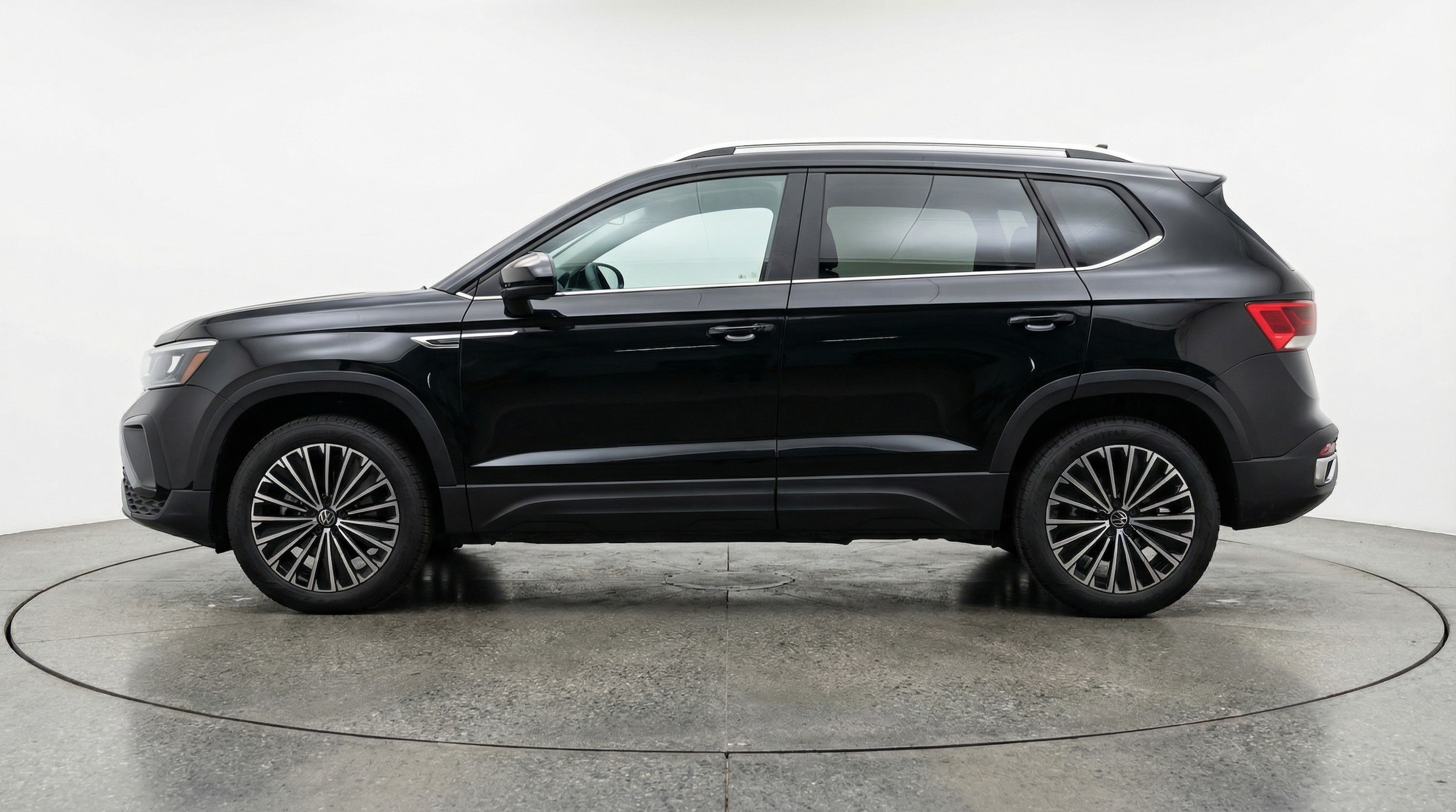 Thumbnail: 2025 Volkswagen Taos - 4