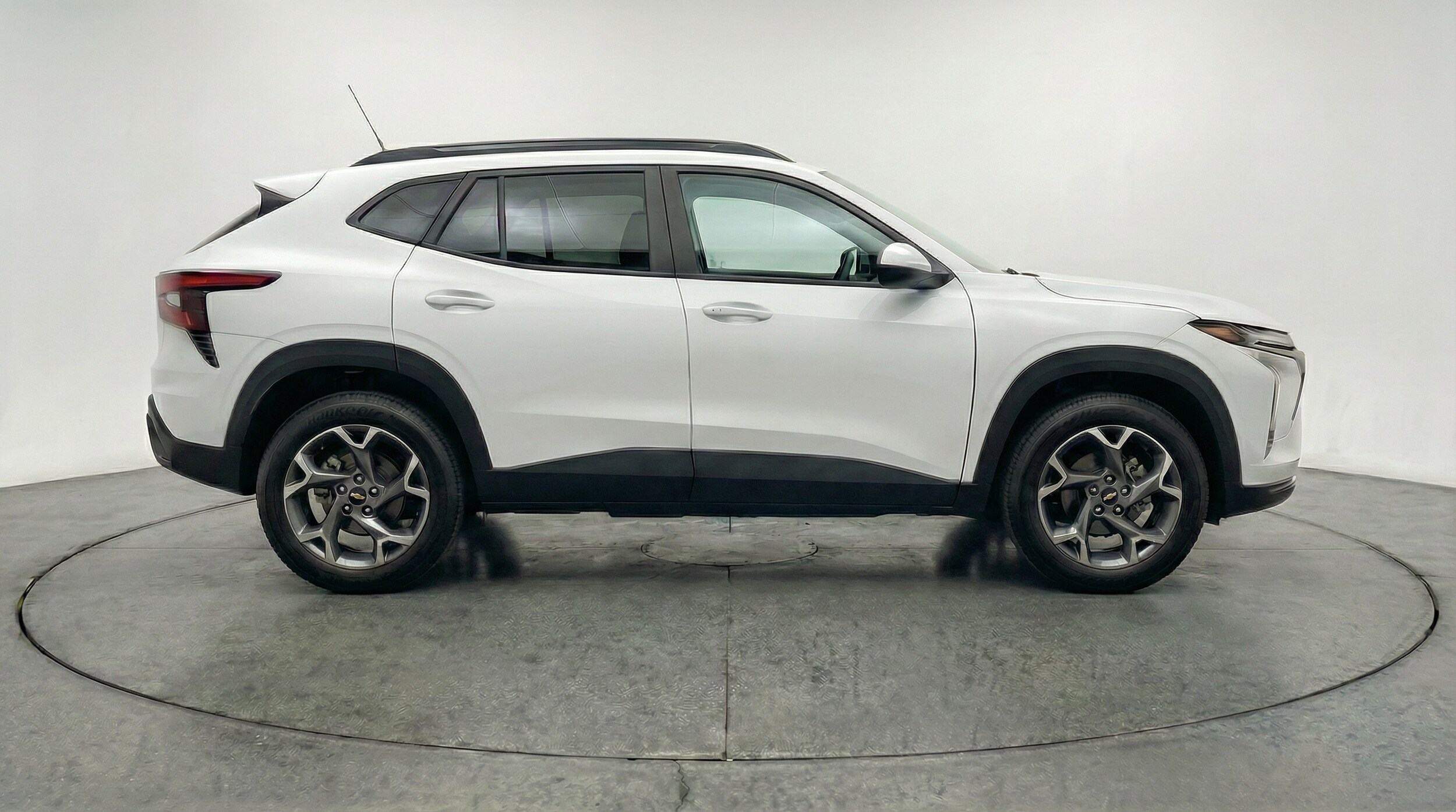 Thumbnail: 2025 Chevrolet Trax - 8