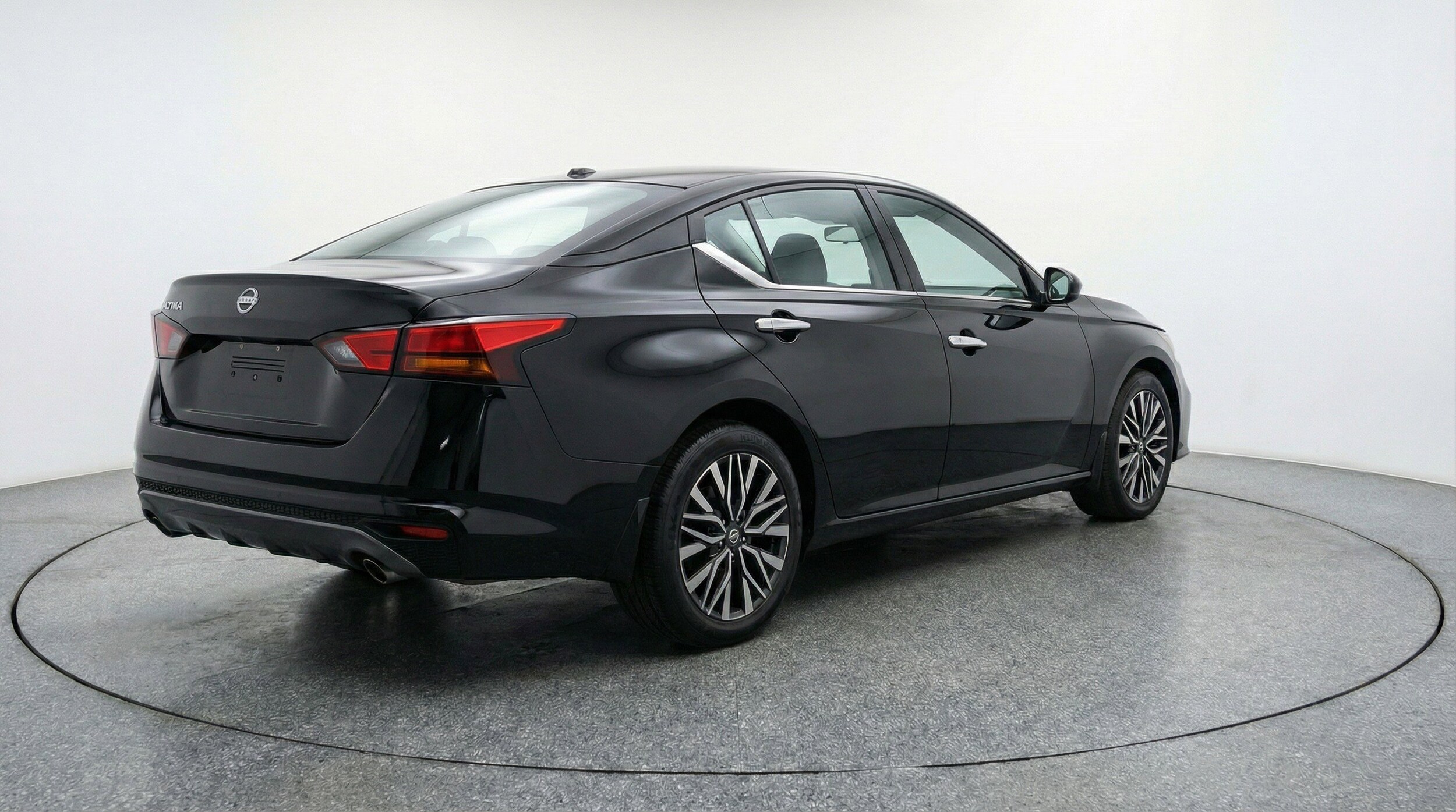 Thumbnail: 2025 Nissan Altima - 9