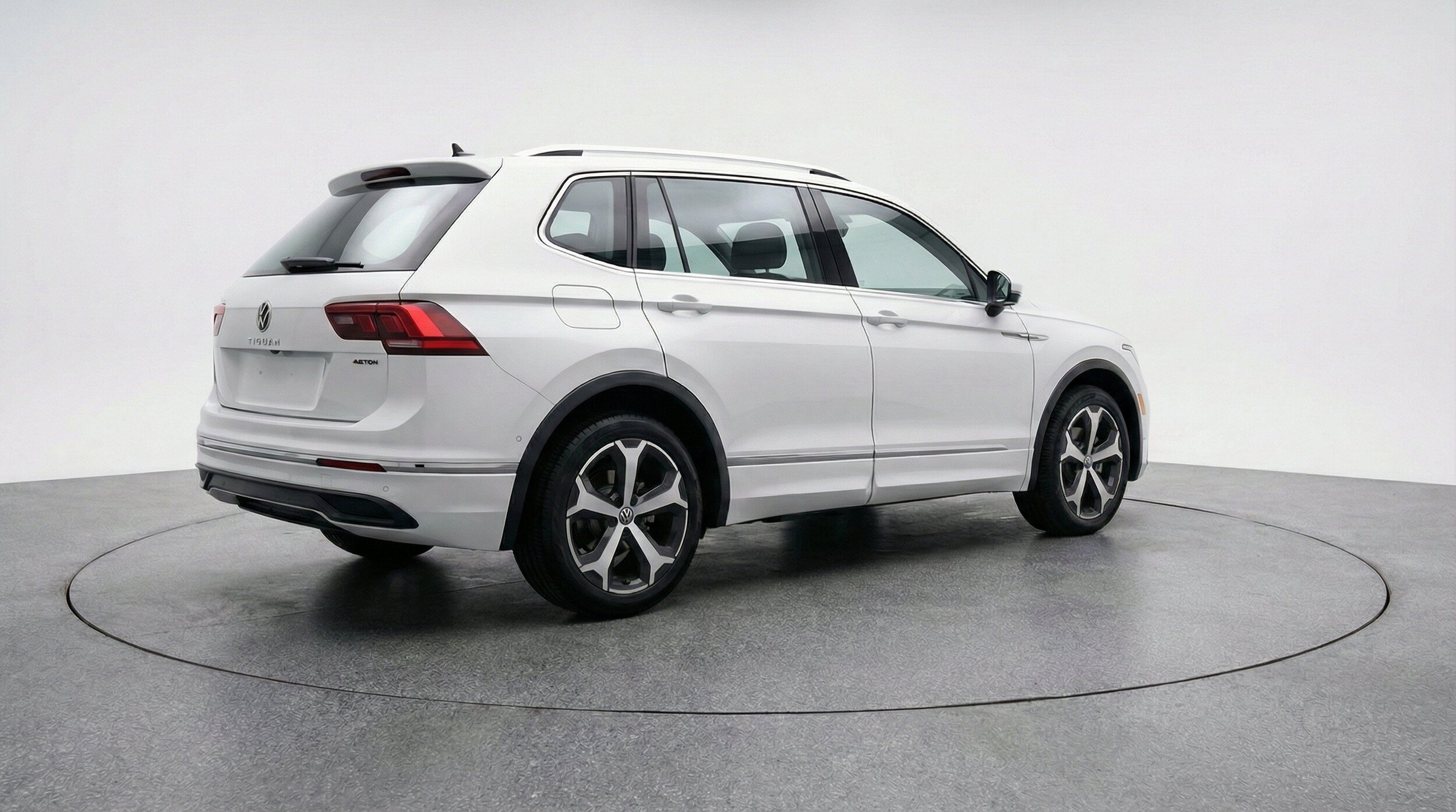 Thumbnail: 2026 Volkswagen Tiguan - 9