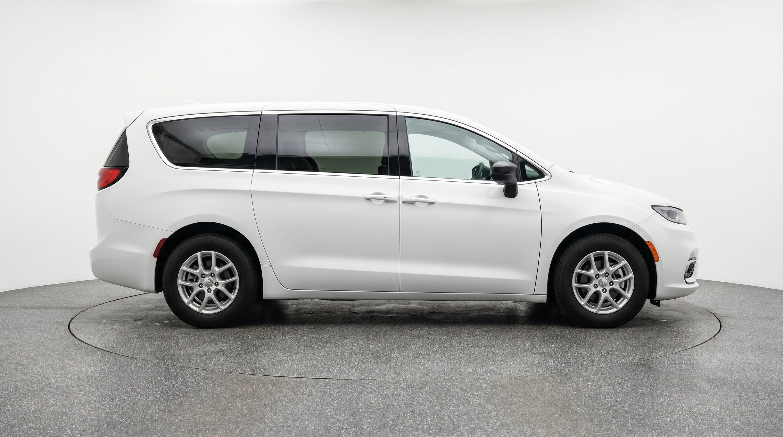 Thumbnail: 2024 Chrysler Voyager - 11