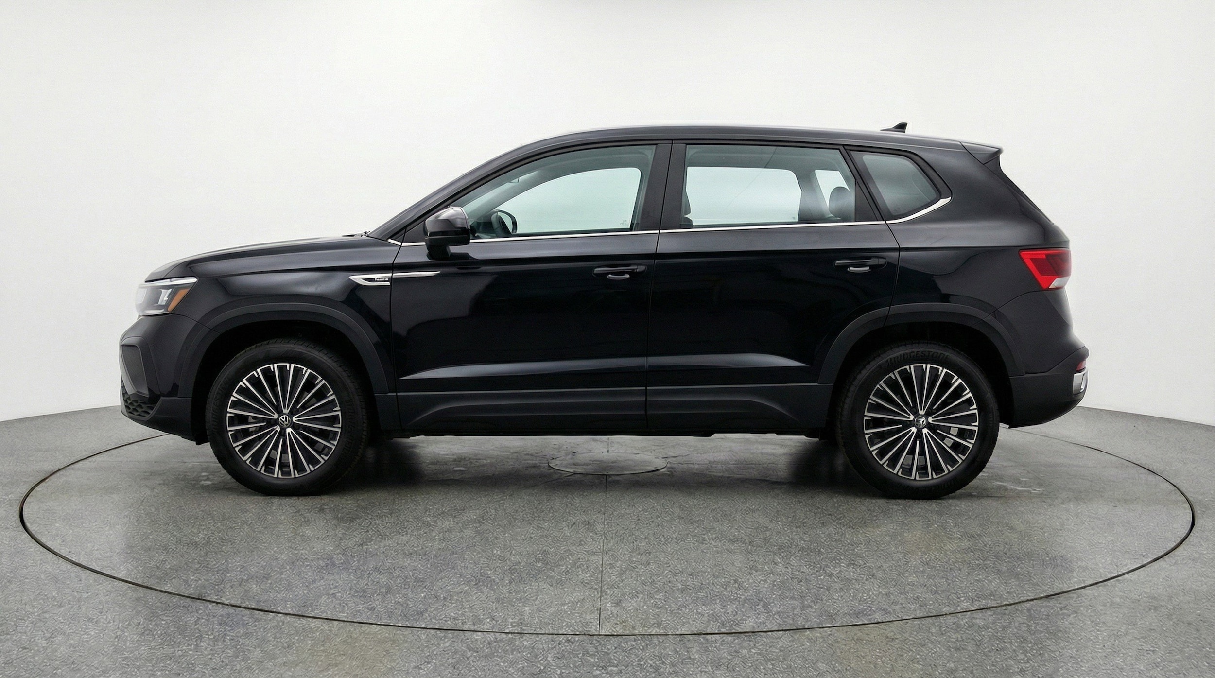 Thumbnail: 2025 Volkswagen Taos - 5