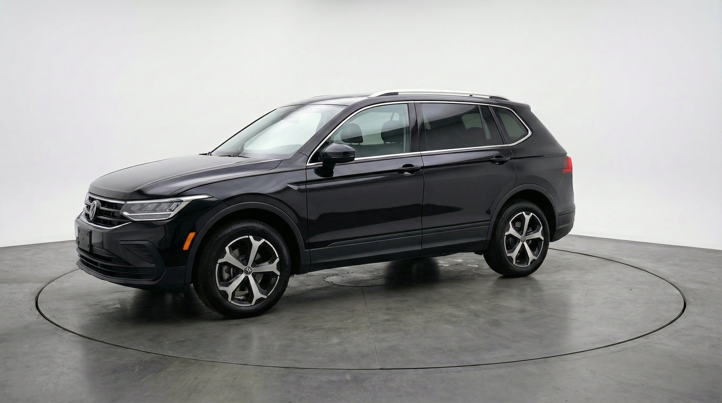 Thumbnail: 2026 Volkswagen Tiguan - 3
