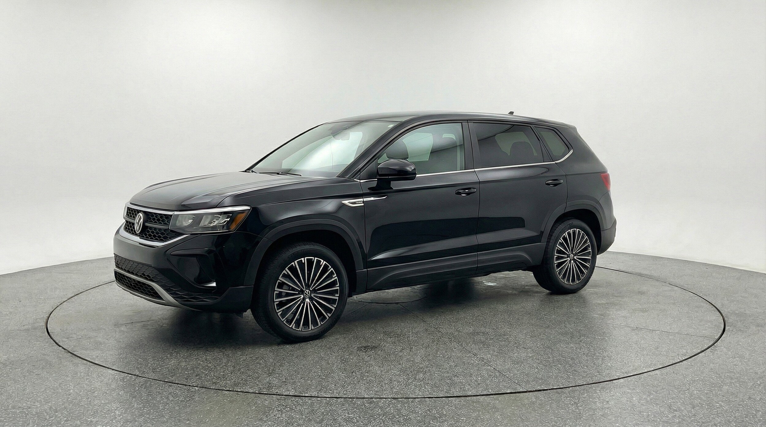 Thumbnail: 2025 Volkswagen Taos - 3