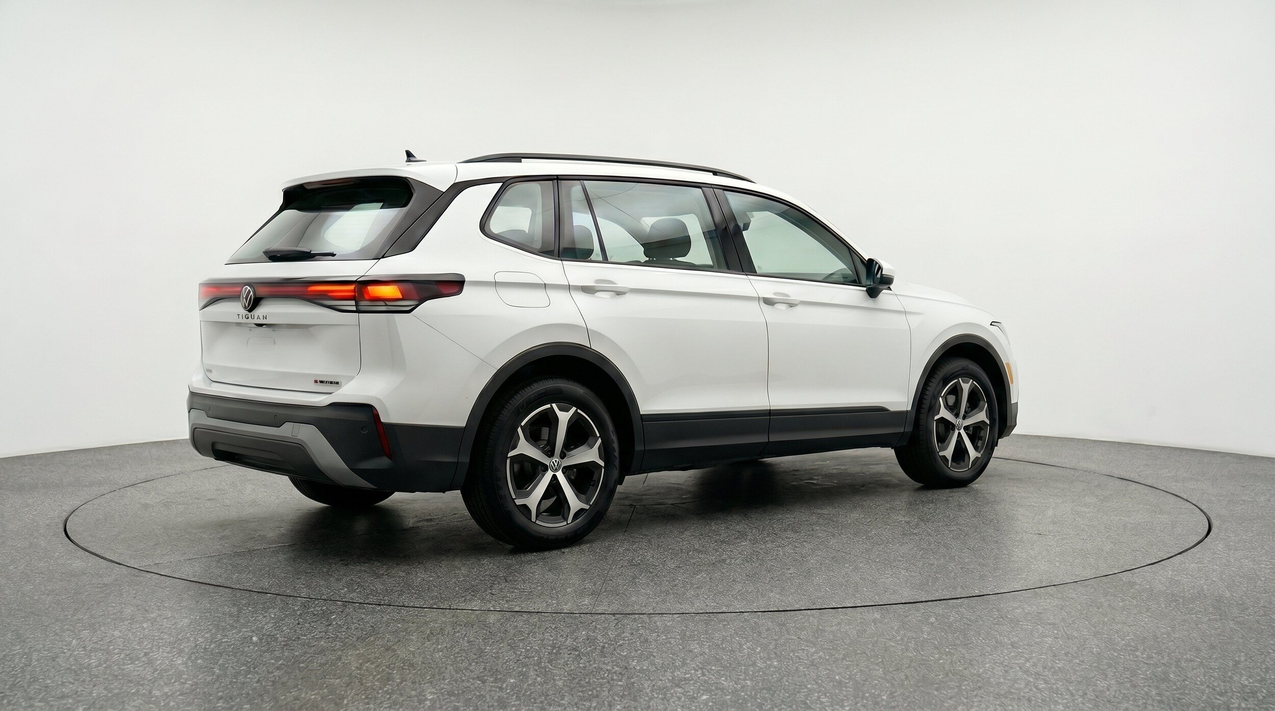 Thumbnail: 2026 Volkswagen Tiguan - 9