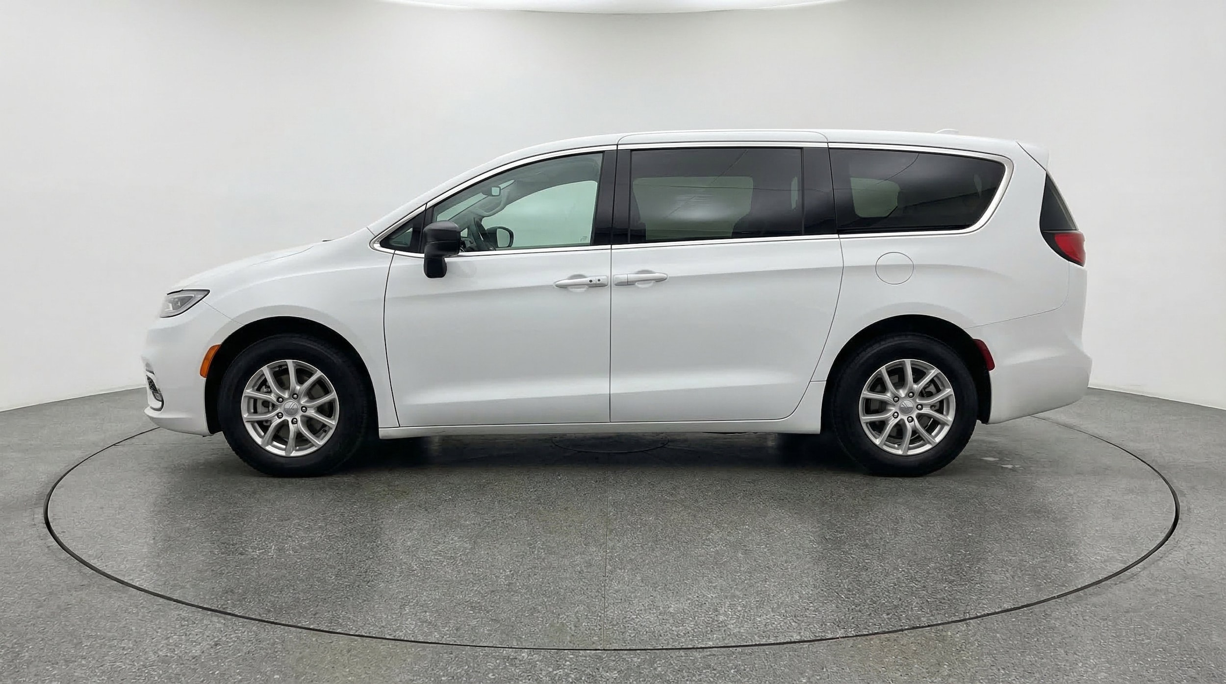 Thumbnail: 2024 Chrysler Voyager - 5