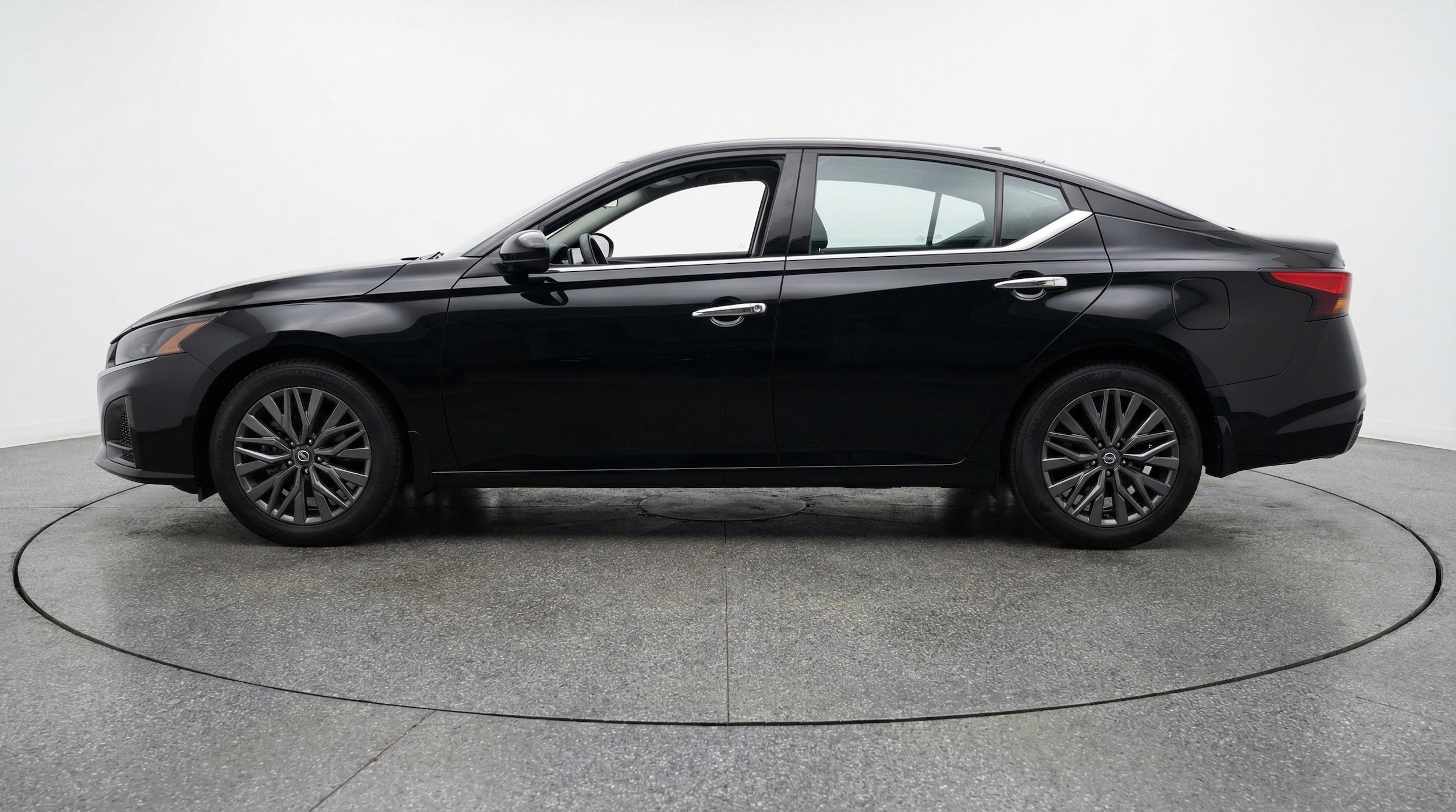 Thumbnail: 2025 Nissan Altima - 4