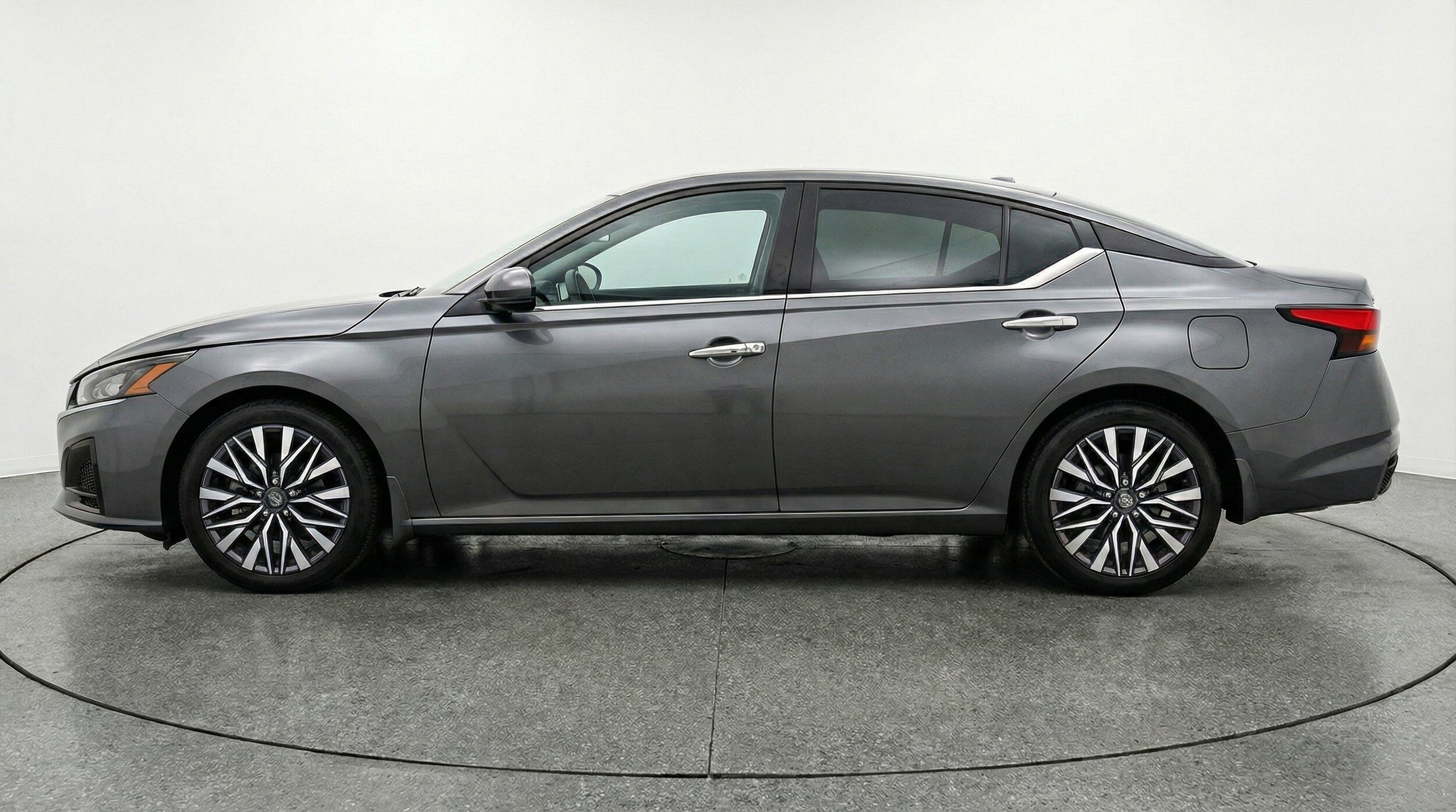 Thumbnail: 2025 Nissan Altima - 5