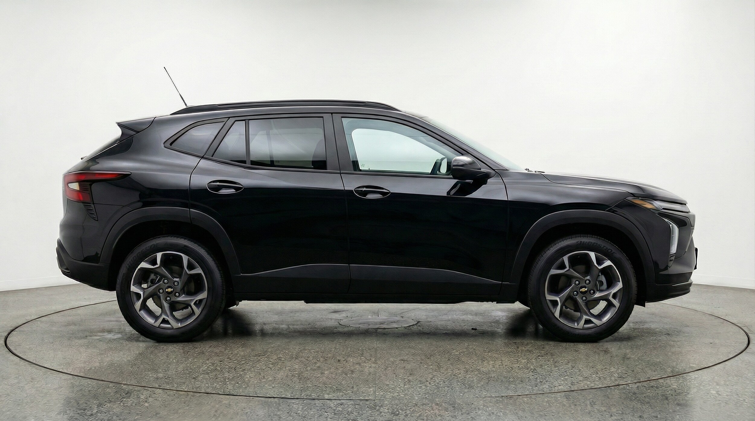 Thumbnail: 2025 Chevrolet Trax - 8