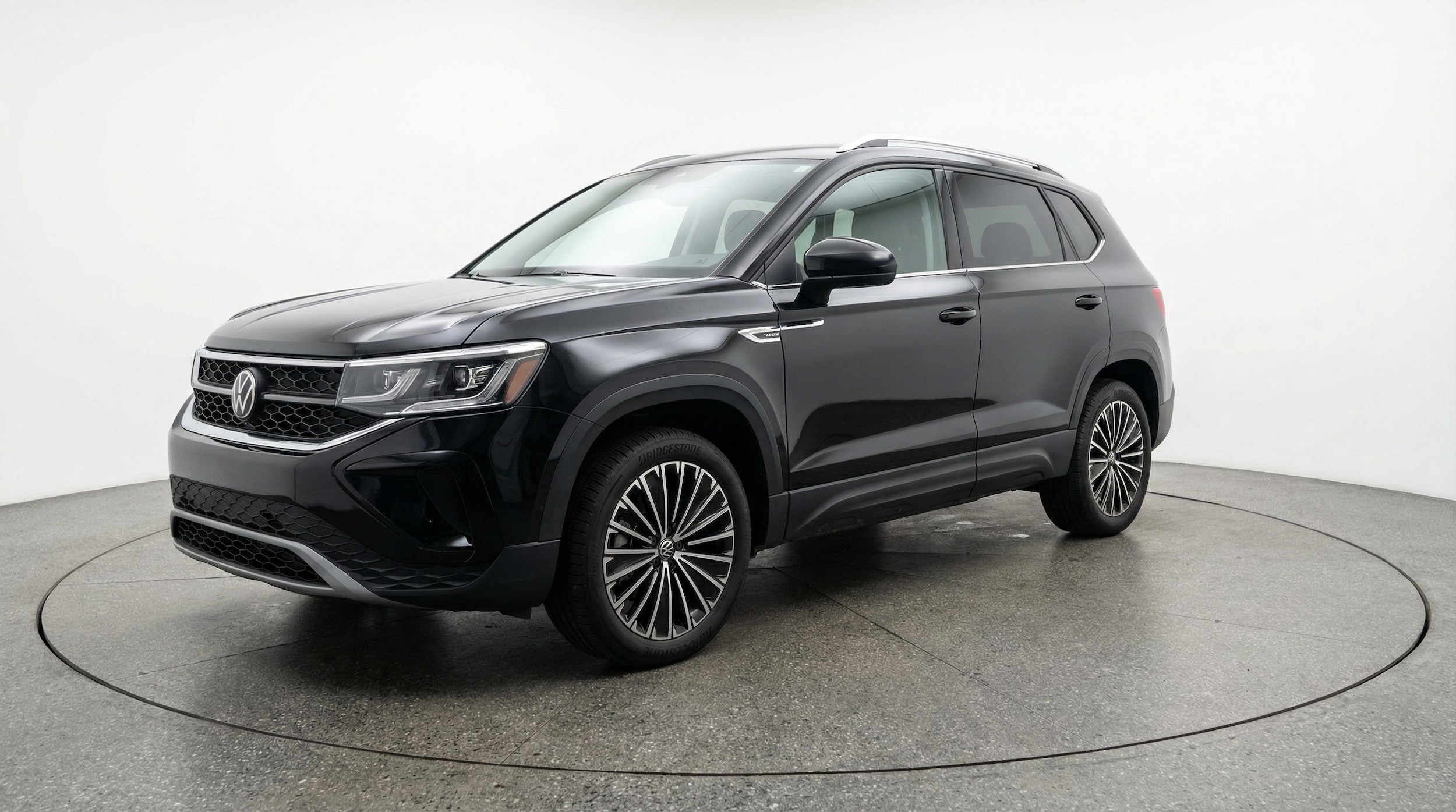 Thumbnail: 2025 Volkswagen Taos - 3