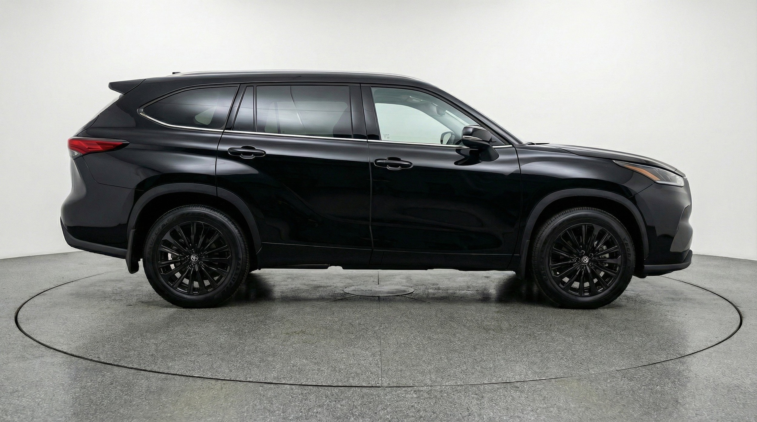 Thumbnail: 2025 Toyota Highlander - 11