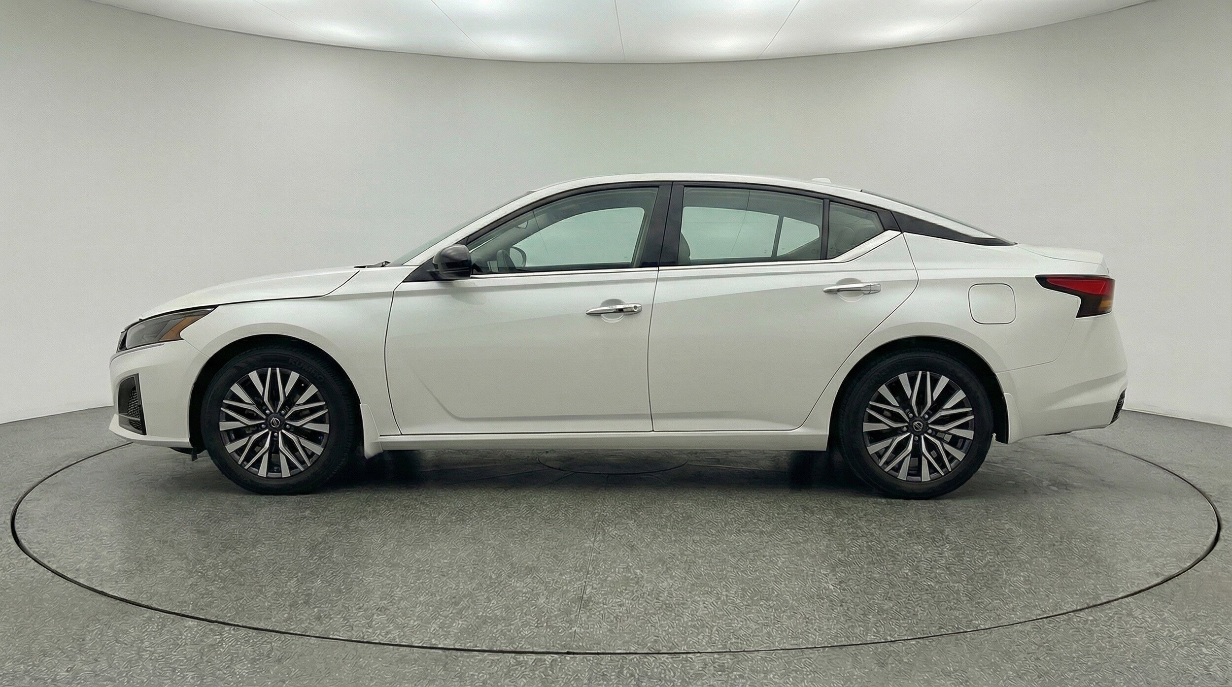 Thumbnail: 2025 Nissan Altima - 5