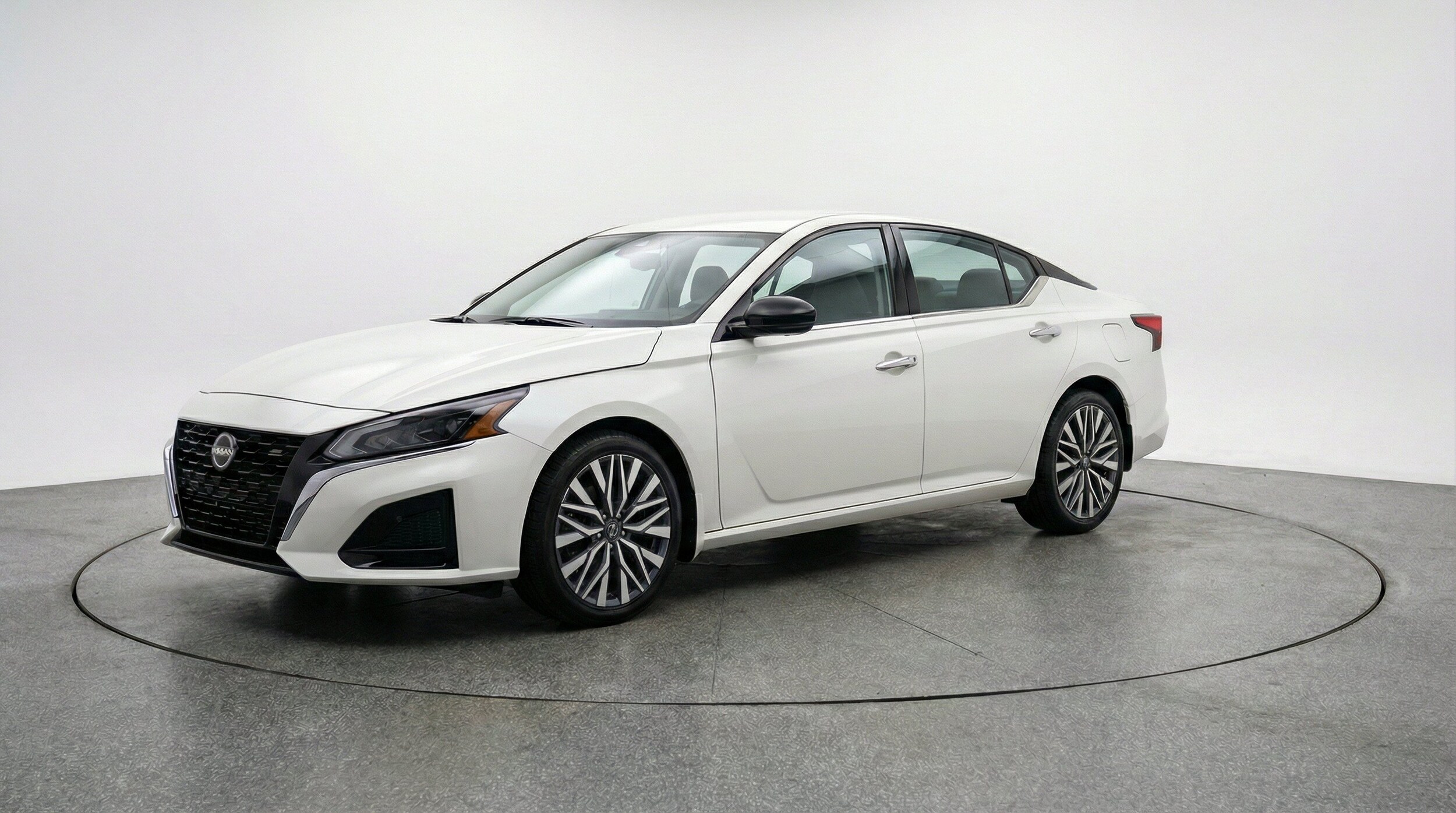 Thumbnail: 2025 Nissan Altima - 3