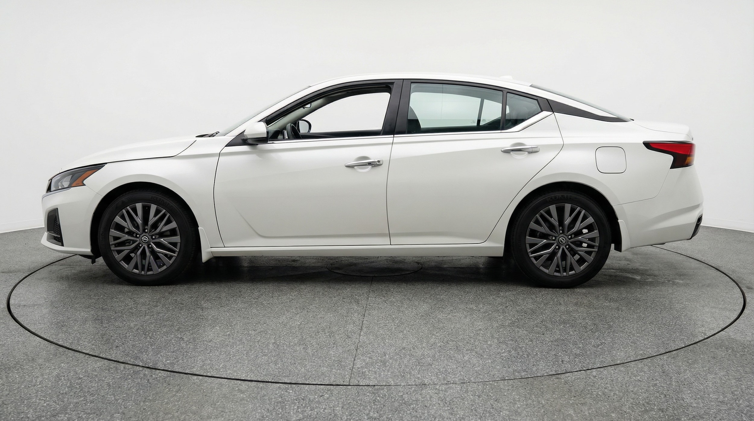 Thumbnail: 2025 Nissan Altima - 4