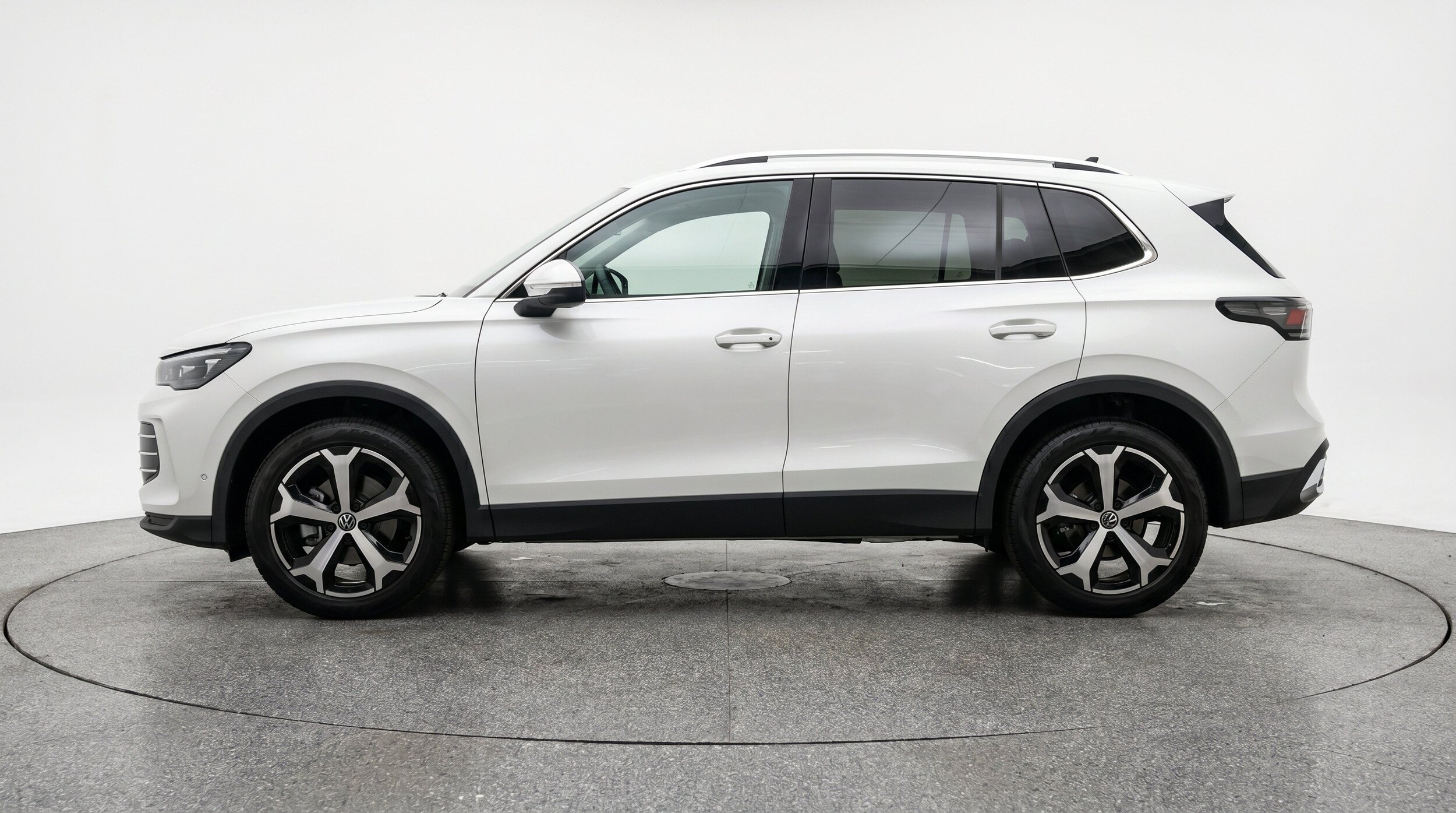 Thumbnail: 2026 Volkswagen Tiguan - 5