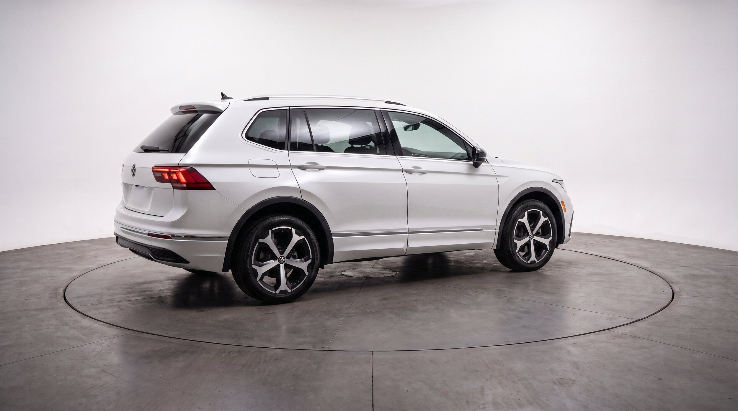 Thumbnail: 2026 Volkswagen Tiguan - 9