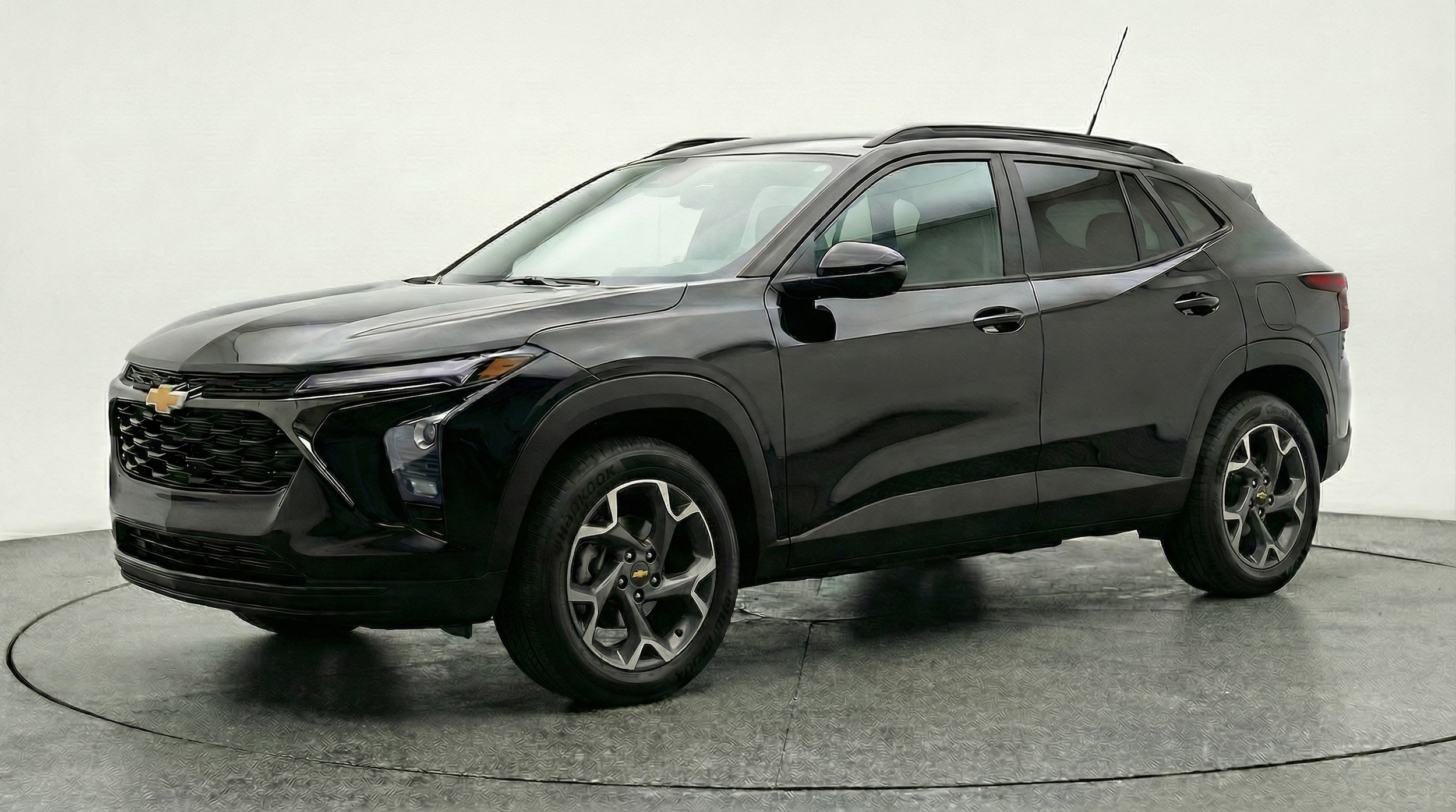 Thumbnail: 2025 Chevrolet Trax - 3