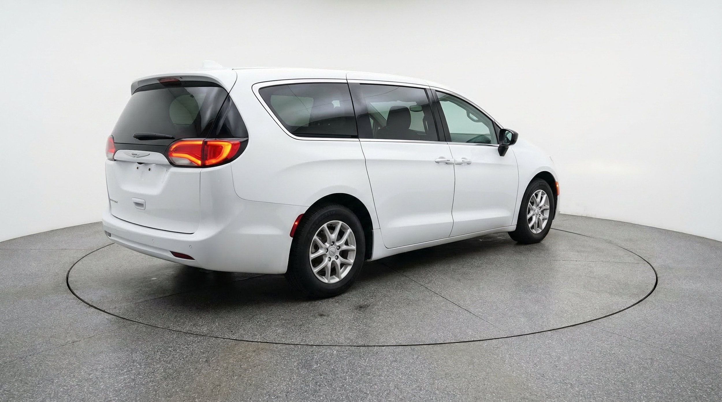 Thumbnail: 2024 Chrysler Voyager - 9