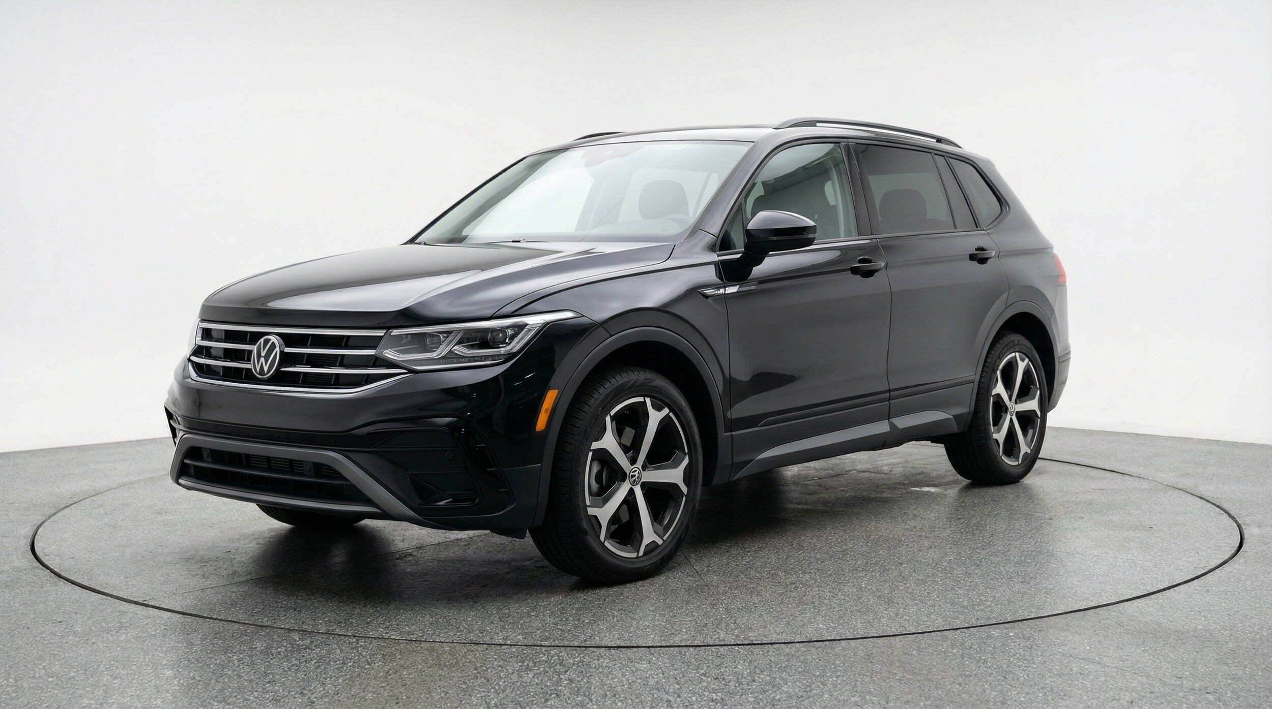 Thumbnail: 2026 Volkswagen Tiguan - 3
