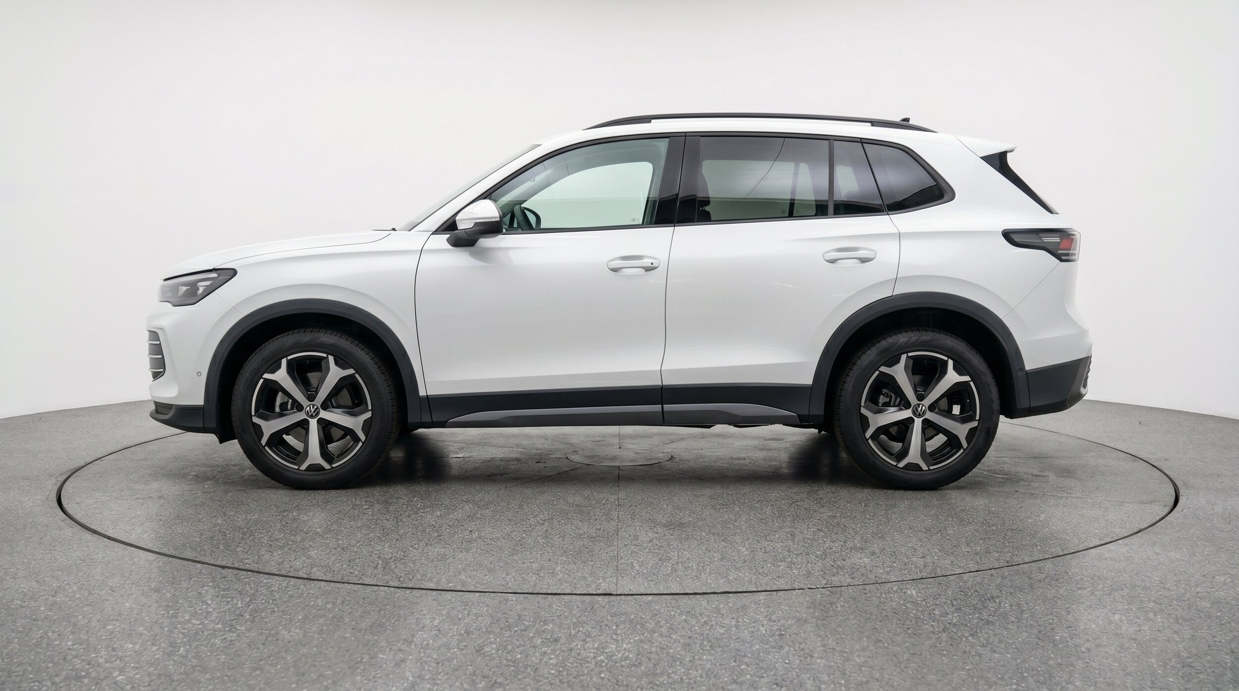 Thumbnail: 2026 Volkswagen Tiguan - 5