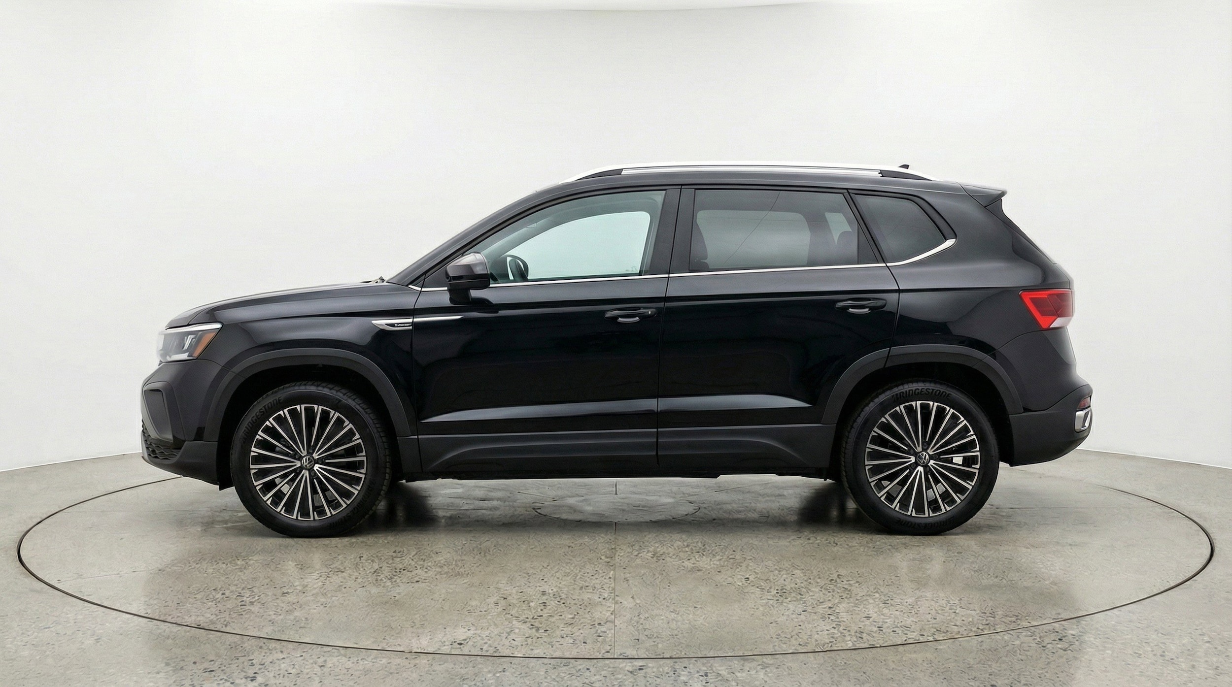 Thumbnail: 2025 Volkswagen Taos - 5